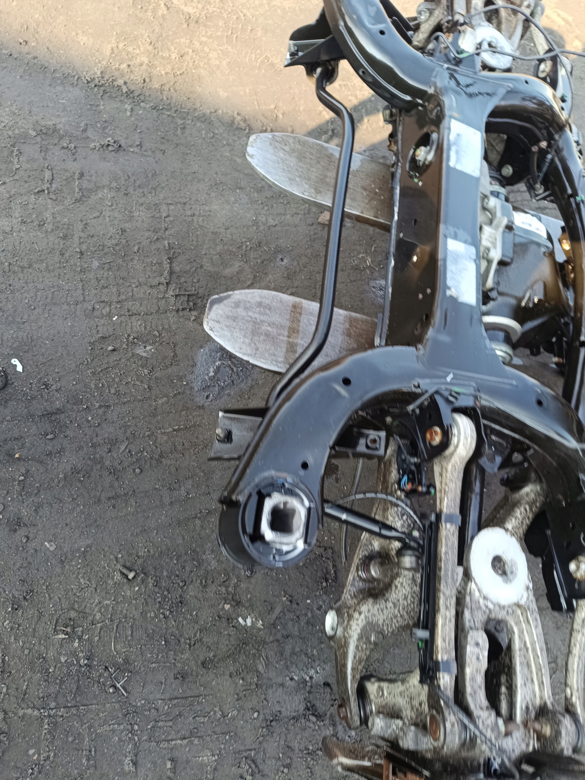 ZAWIESZENIE TYŁ WOZEK BMW X5 X6 F15 F16 Producent części BMW OE