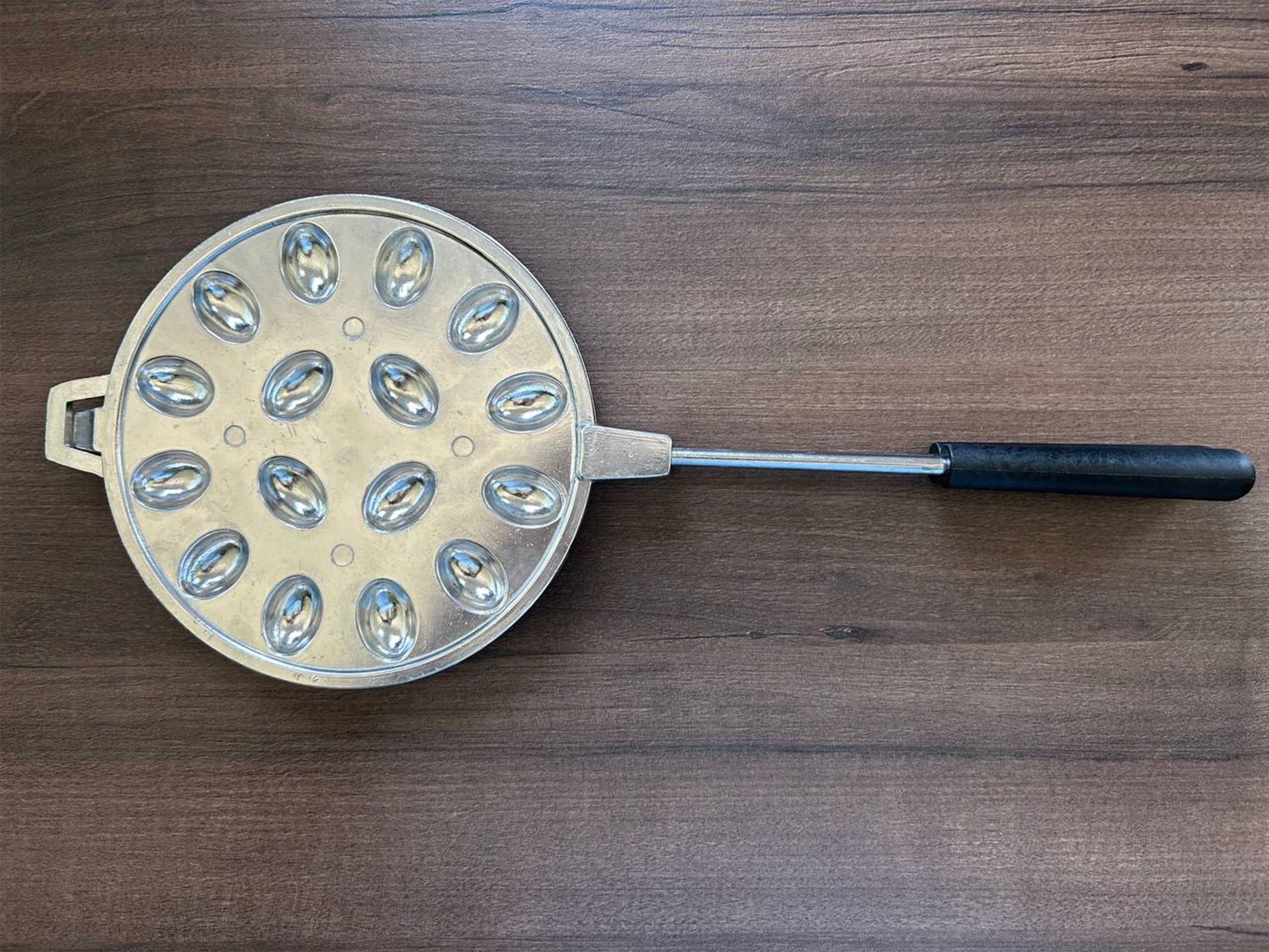 FORMA DO PIECZENIA CIASTEK ORZESZKÓW OPIEKACZ NA ORZESZKI 16szt #70APT Moc 99 W