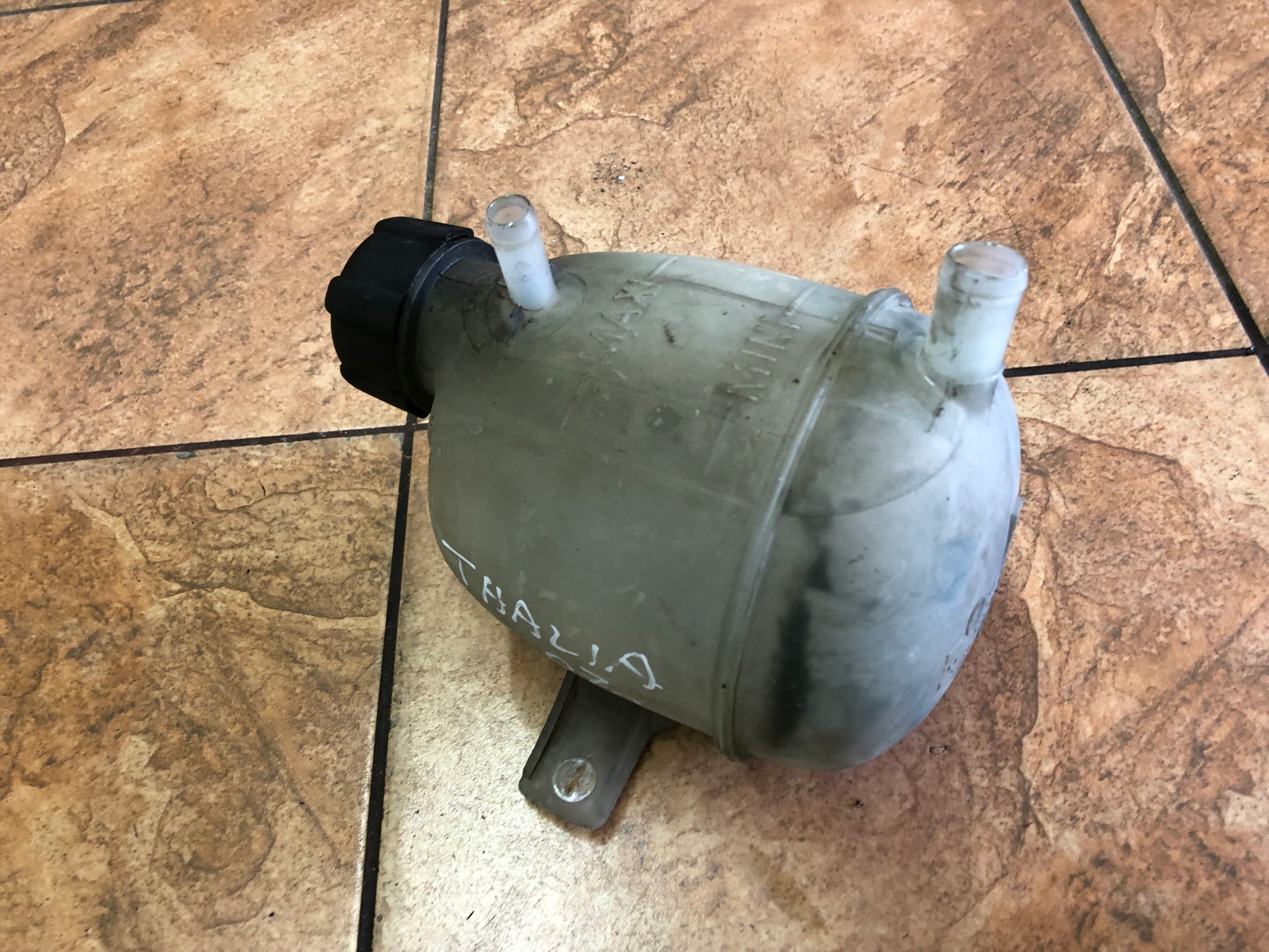 Behälter des Gasses Spritzdüse RENAULT KANGOO 8200686