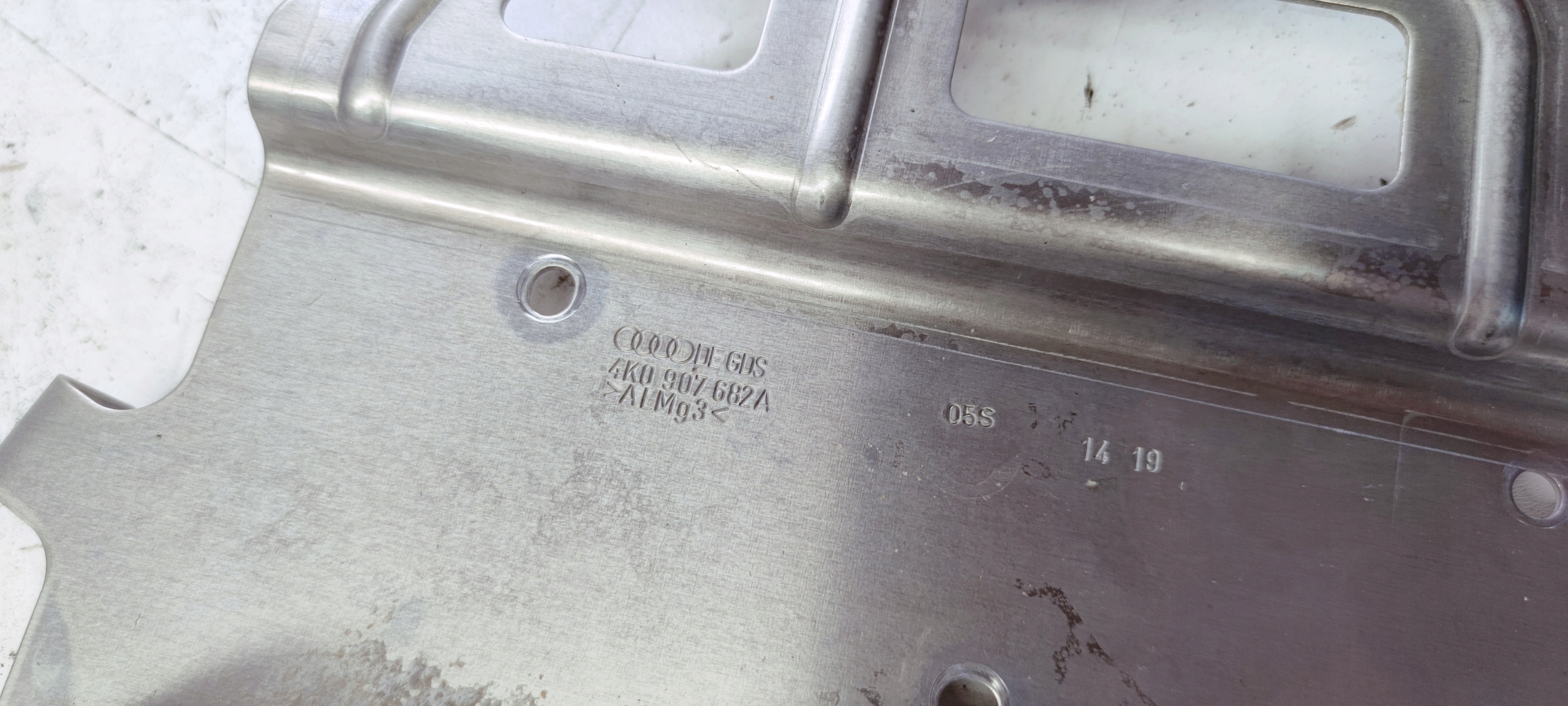 bracket holder STEROWNIKA AUDI A6 C8 4K0907682A
