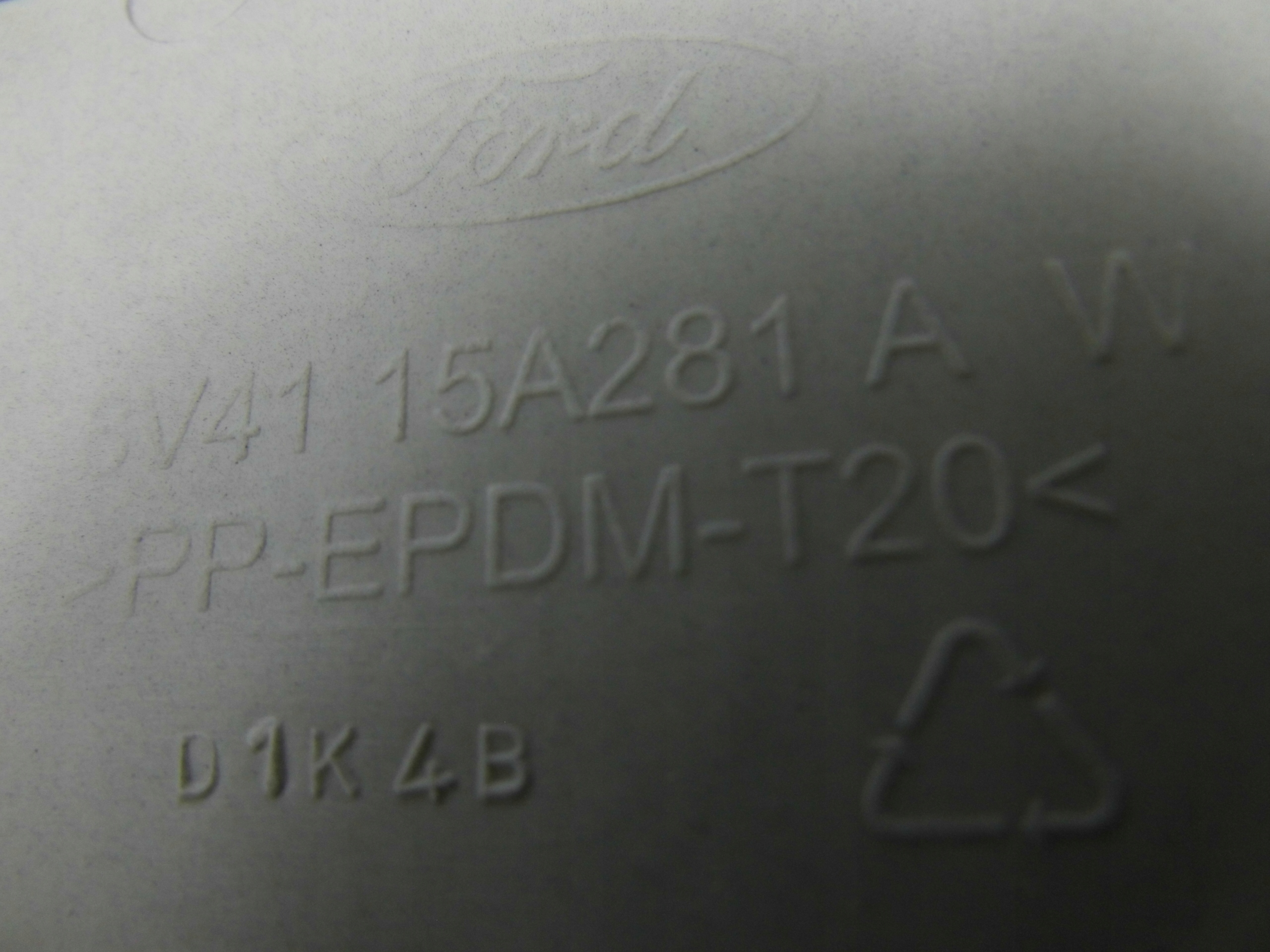 KRATKA ZDERZAKA PRZÓD PRAWA FORD KUGA Mk1 2008- Numer katalogowy części 1544525