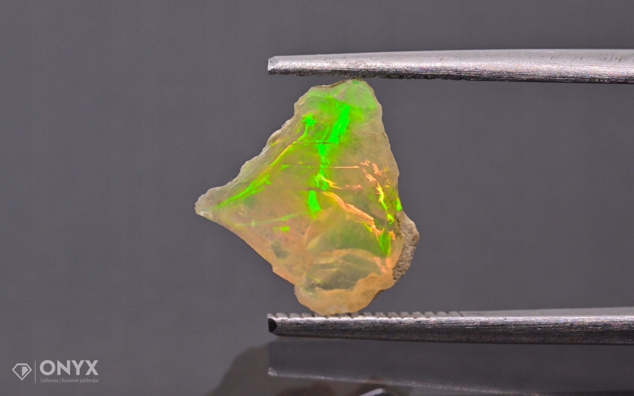 Opal z Etiopie hrudky 11,5x10 mm