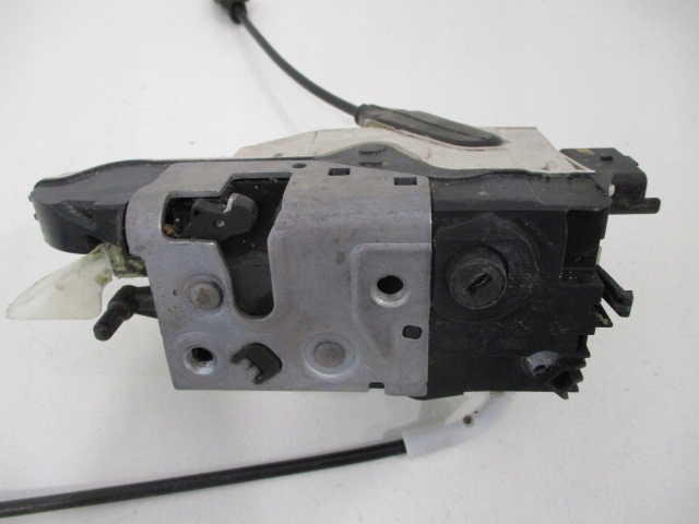 PEUGEOT 2008 I ZAMEK DRZWI LEWY PRZÓD 6 PIN 9688080080 Typ samochodu Samochody osobowe