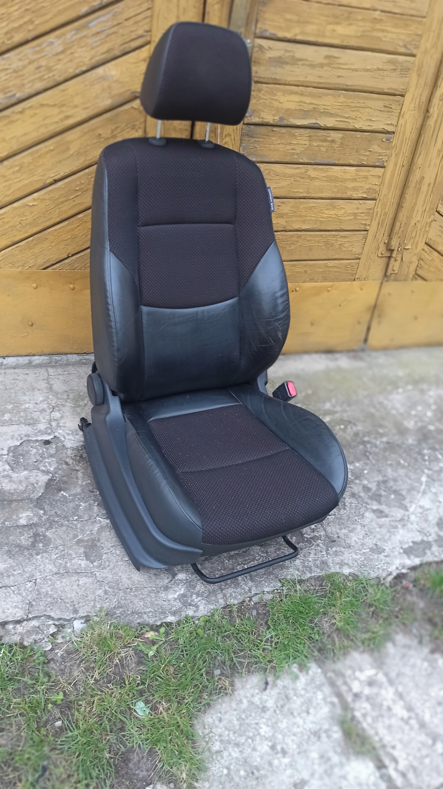 Стул левый водителя Hyundai i30 07-12 Европа