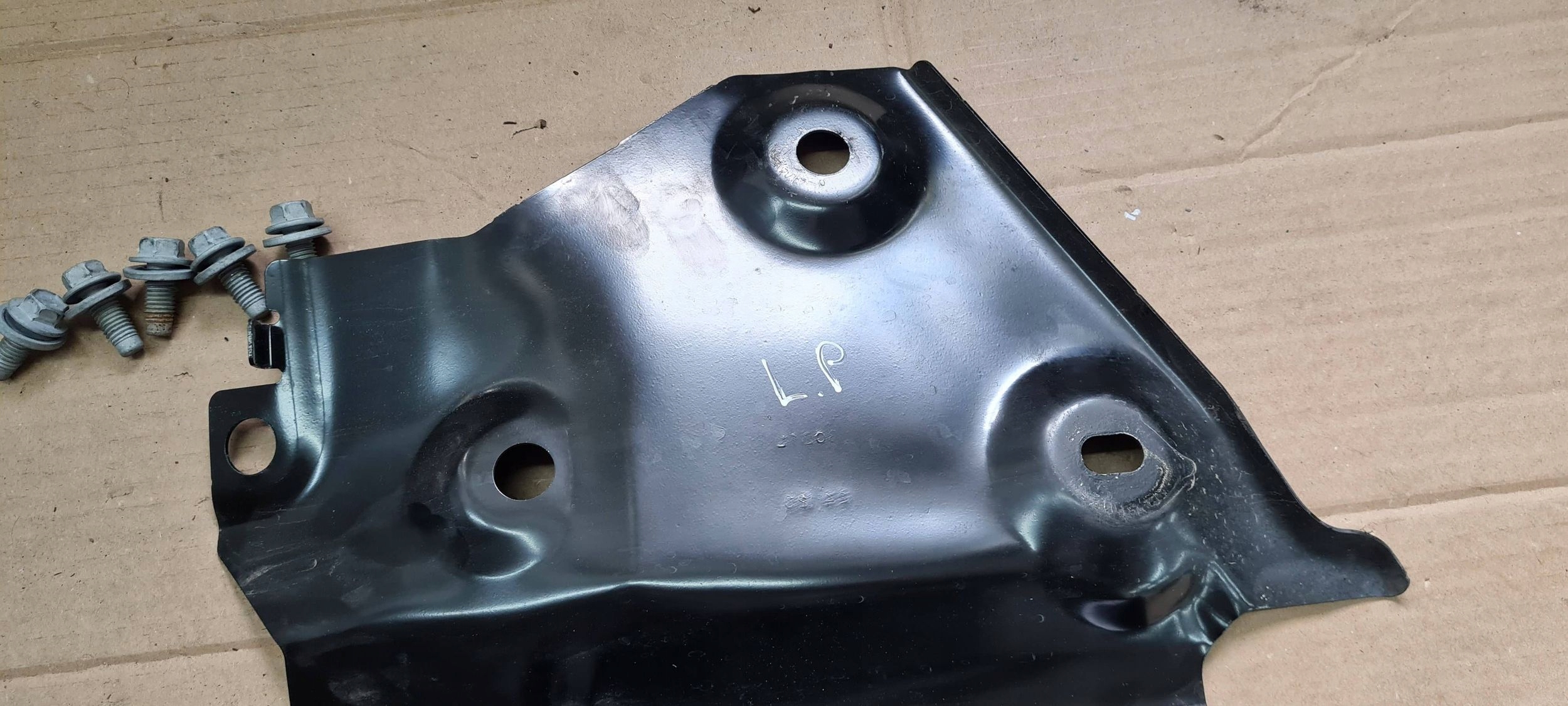 Jeep Grand Cherokee WL 2022 bracket holder console left