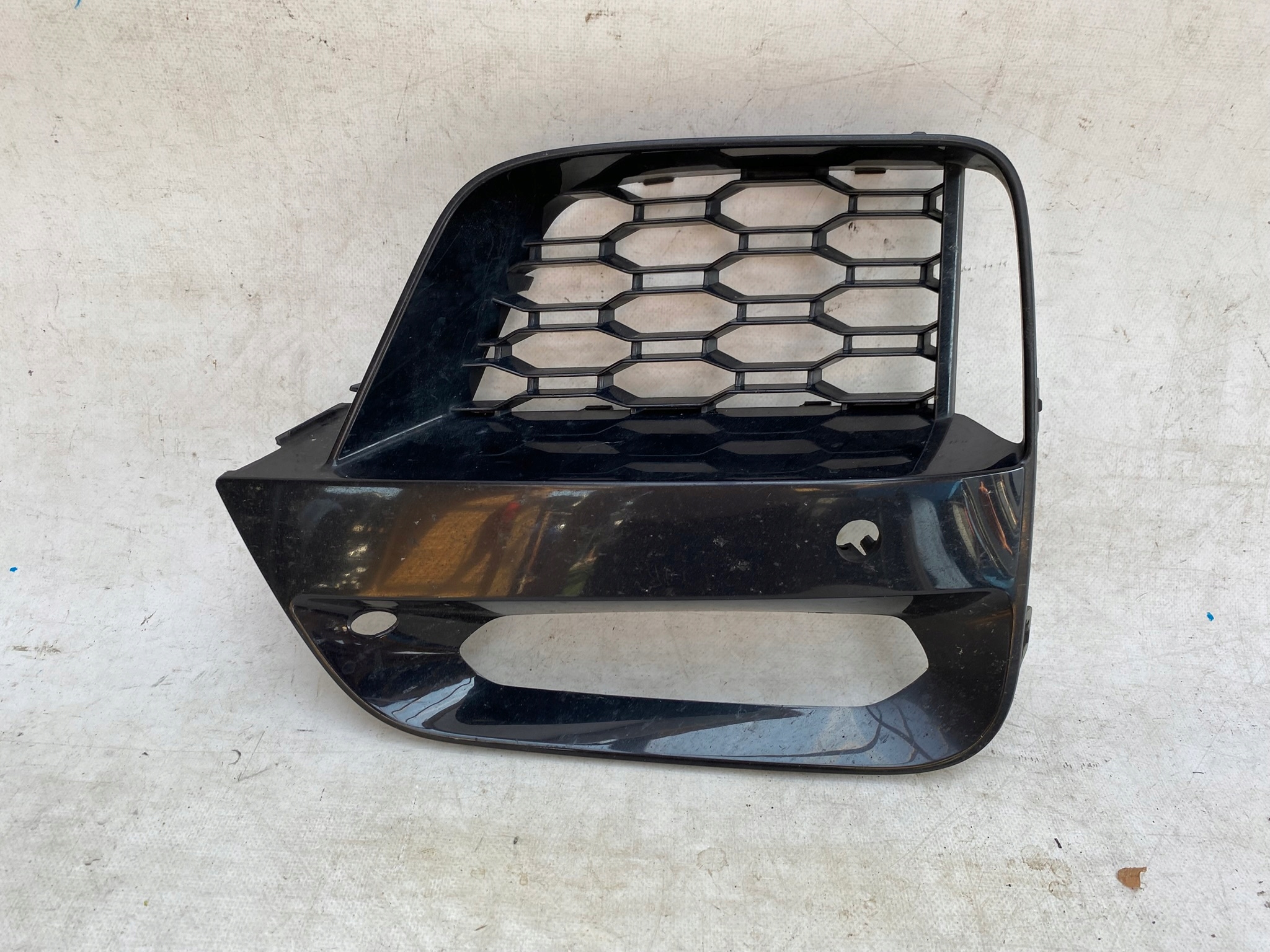 BMW X3 G01 X4 G02 m-packet grid of a bumper right front 8064312