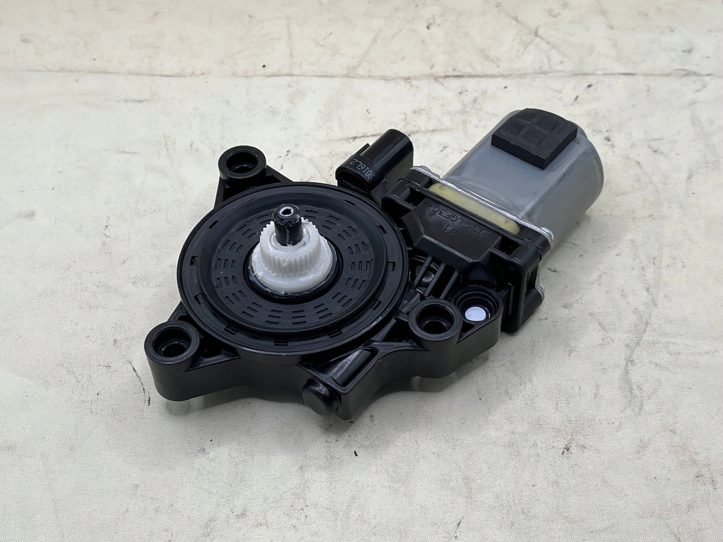 KIA SPORTAGE IV 4 mini motor lifting windows front right 82460F1000 !J