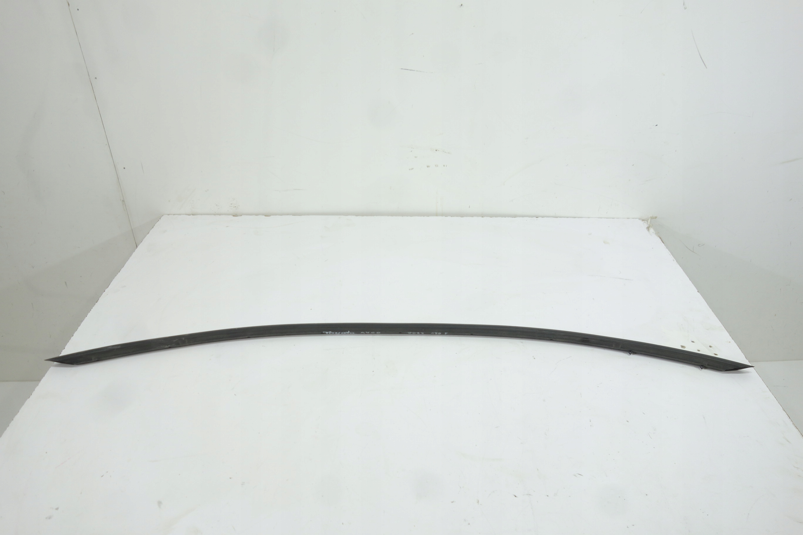 2022r - Прокладка капота TOYOTA Aygo 2022