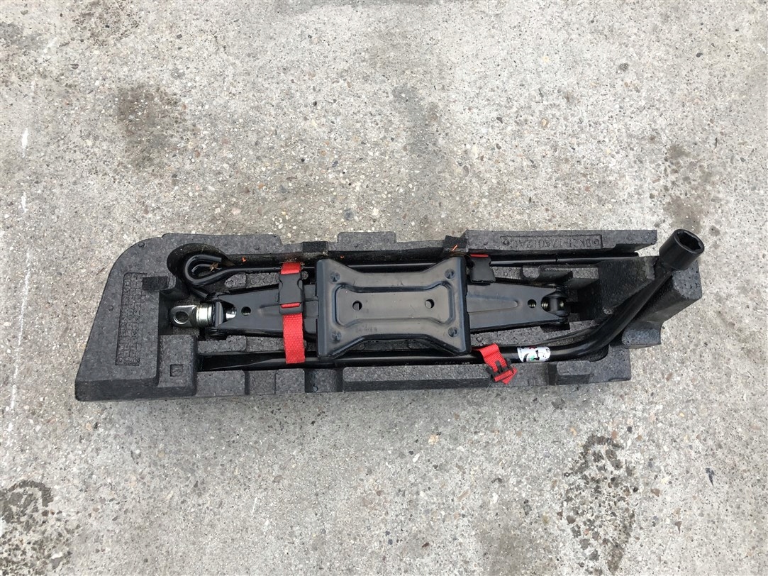 2012-2017R. 2014R. - НАБОР ГАЕЧНЫХ КЛЮЧЕЙ TRANSIT CUSTOM 12-17R.