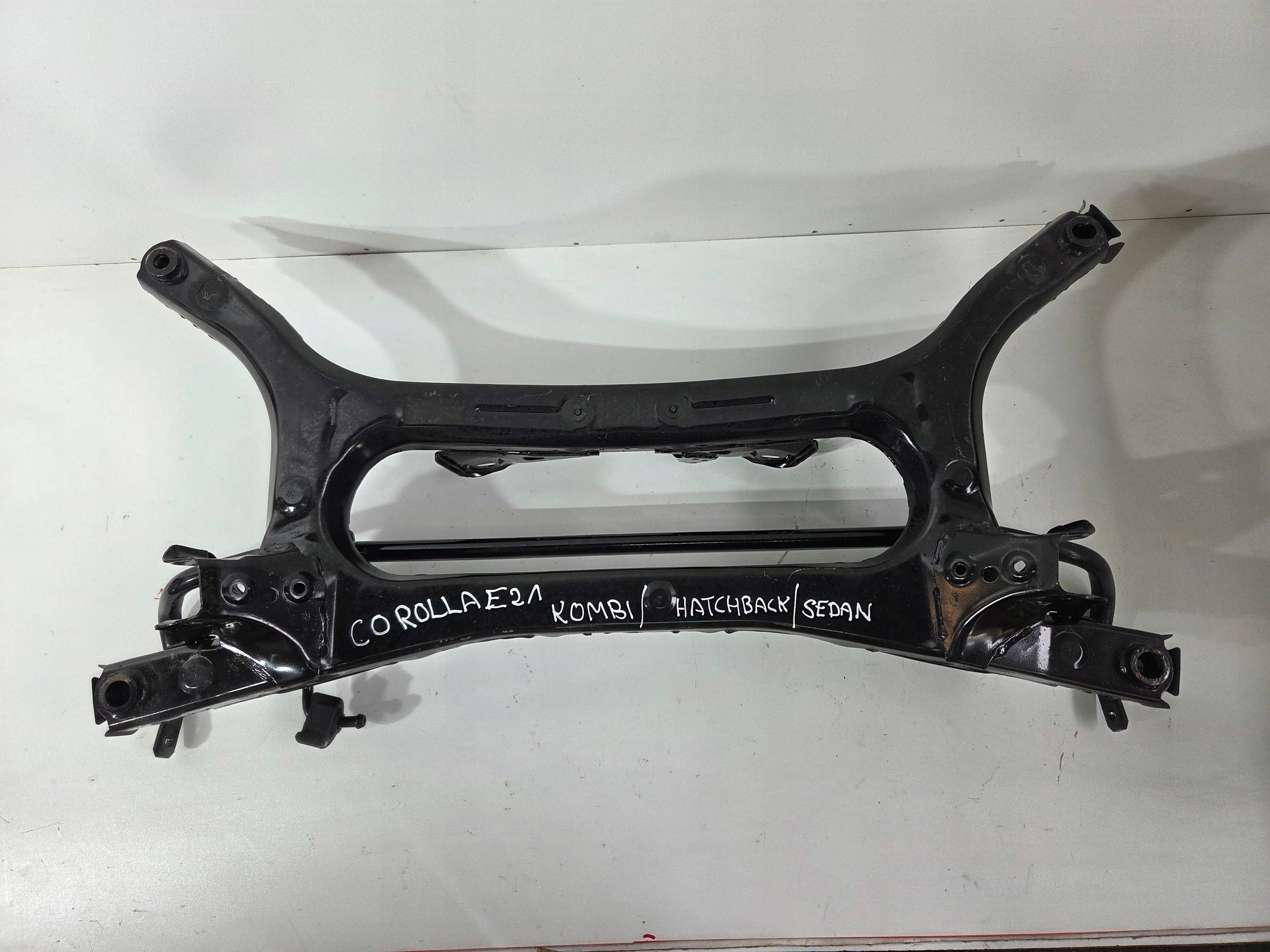 Toyota Corolla E21 Berline / Kombi / Hatchback Pont essieu Arrière