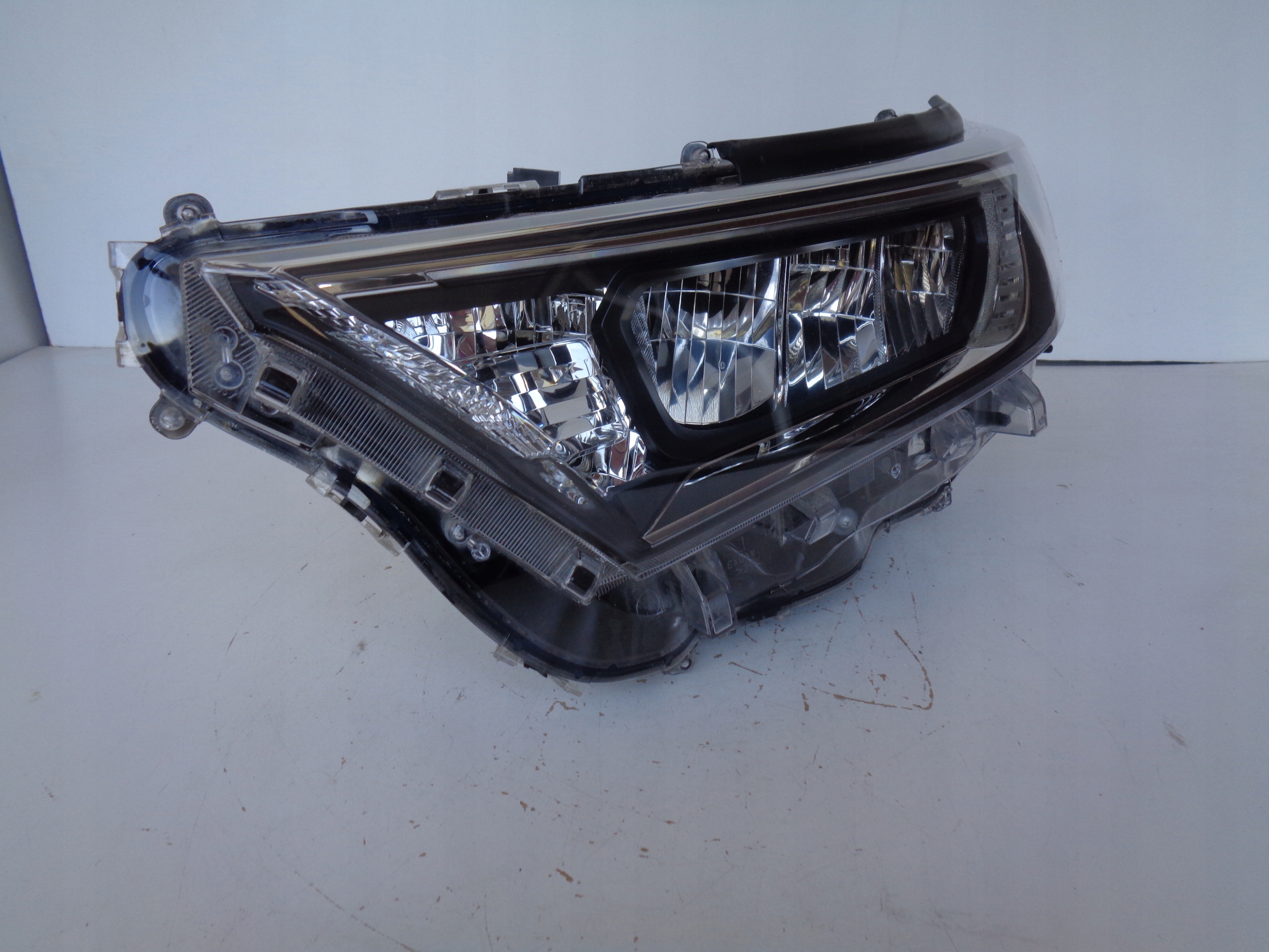 light left REFLEKTOR TOYOTA RAV 4 19- FULL LED