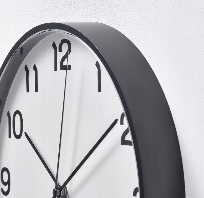 IKEA PLUTTIS - zegar czarny 28 cm EAN (GTIN) 00000360511833