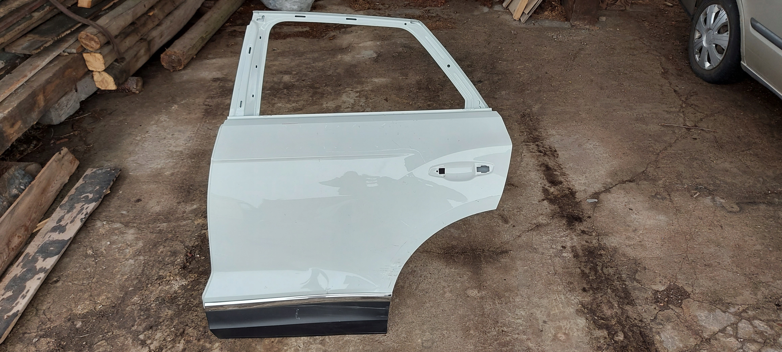 VW T-ROCga двери слева левый зад.