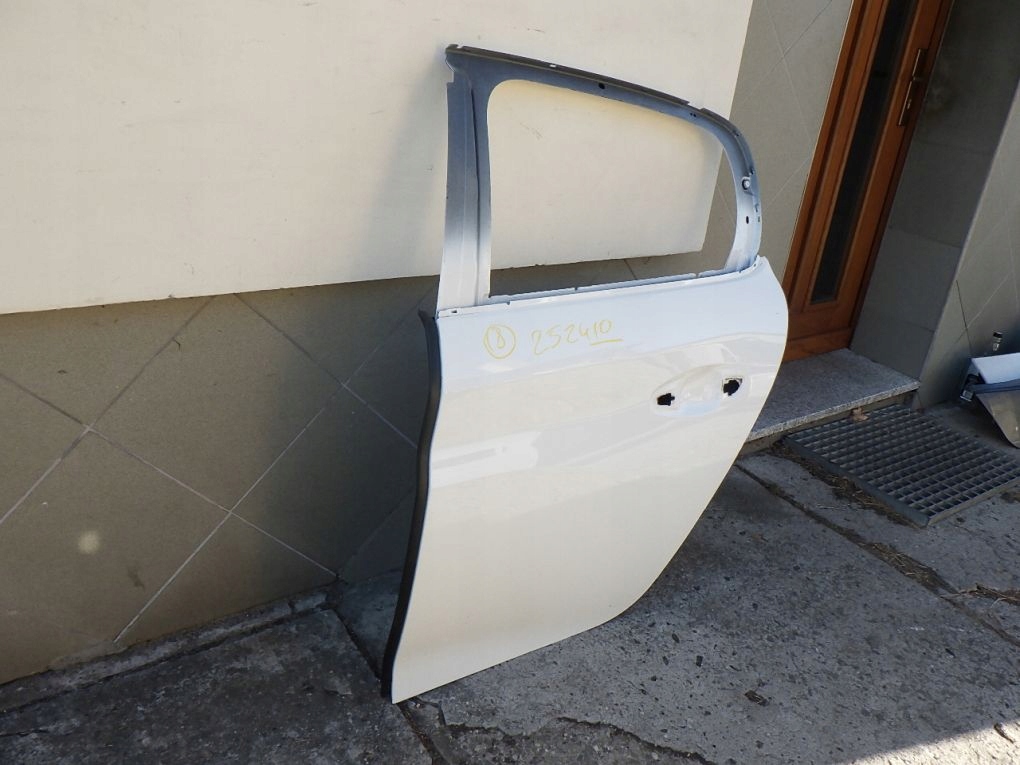 PEUGEOT 208 2 II 2019- door left rear.
