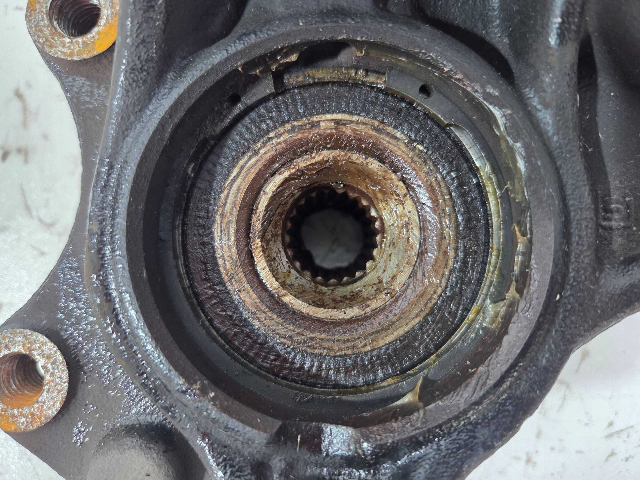 Peugeot 208 and Citroen C3 swing front right P55 (A333)