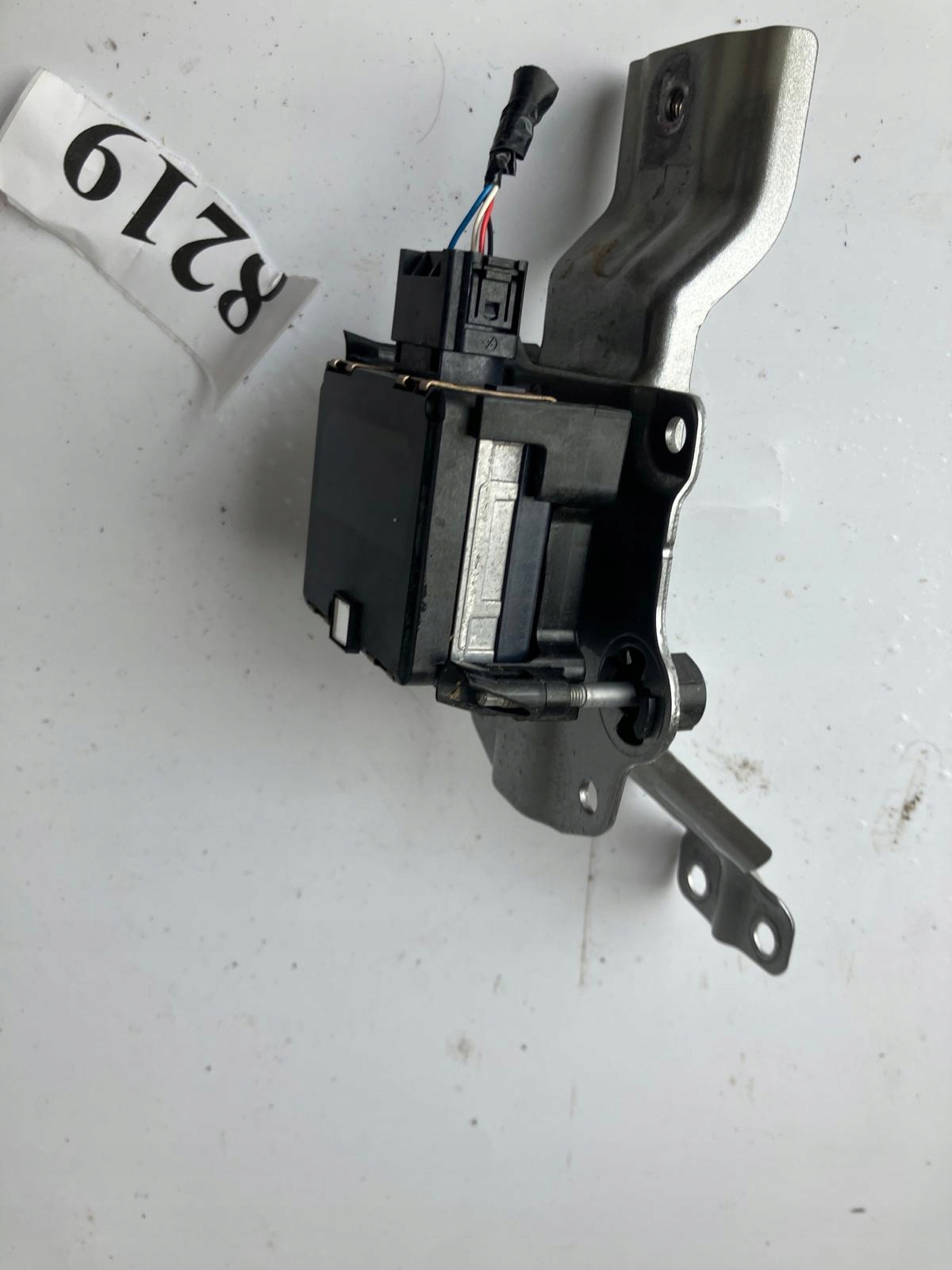 RADAR DISTRONIC SUZUKI SWIFT MK8 33943-80S02 Support plaque