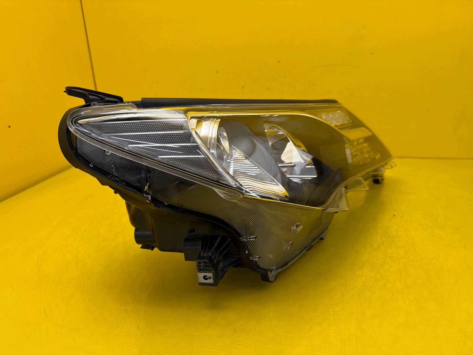 light right Toyota RAV4 IV III 2013-2015 Xenon Led