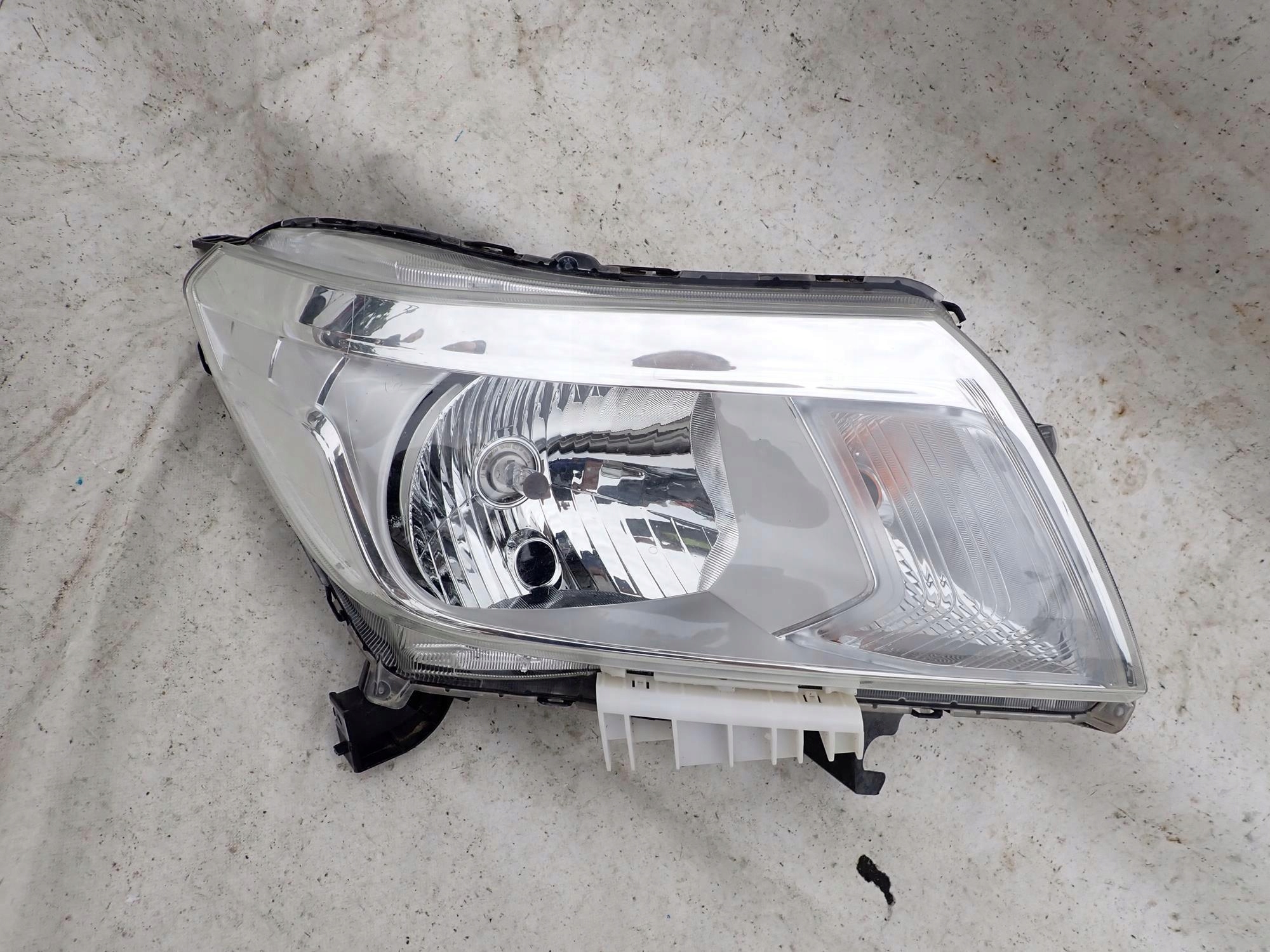 NISSAN NAVARA IV 4 14-> light front front right