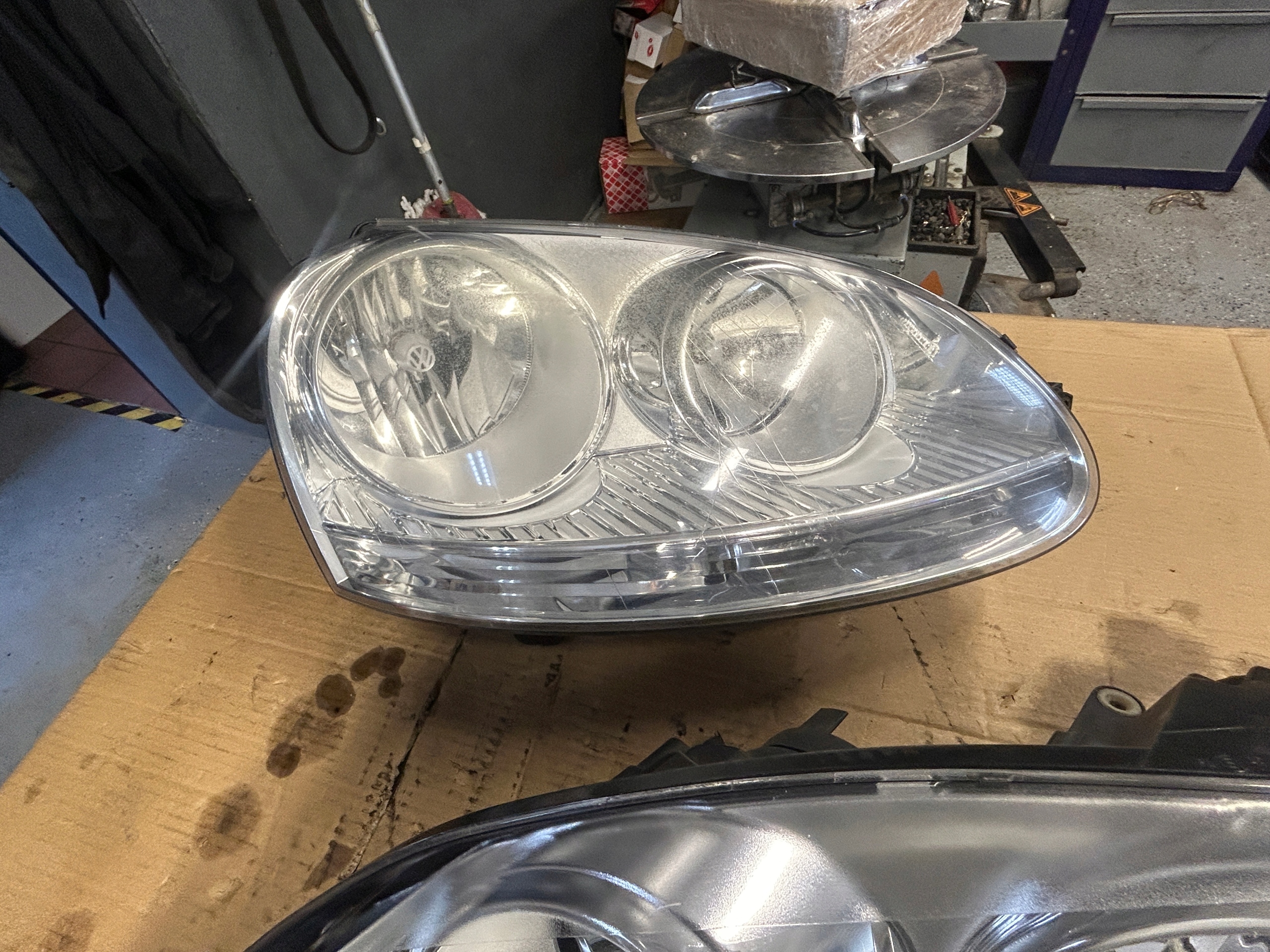 VW GOLF V světlá předek KOMPLET EUROPA