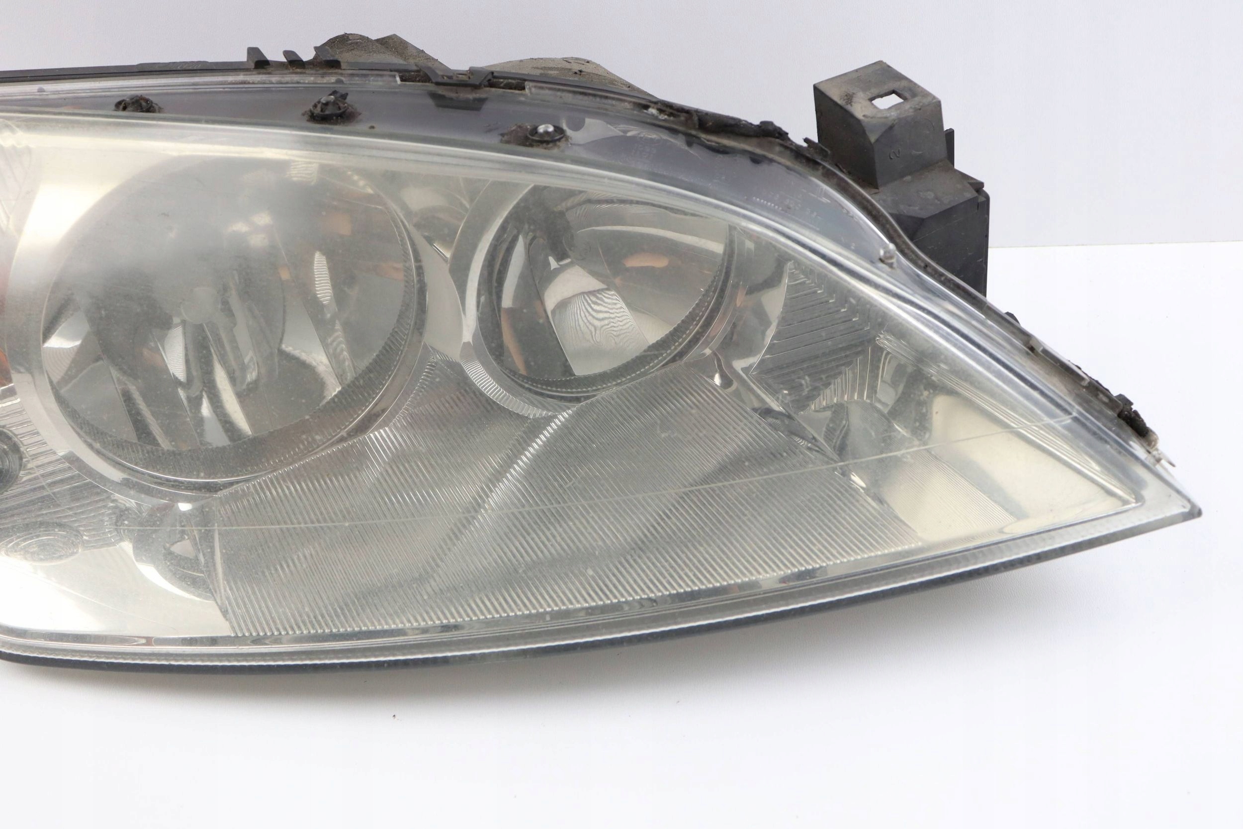 FORD MONDEO MK3 light front right front 1S71-13005-AL 0301174202 EUROPA
