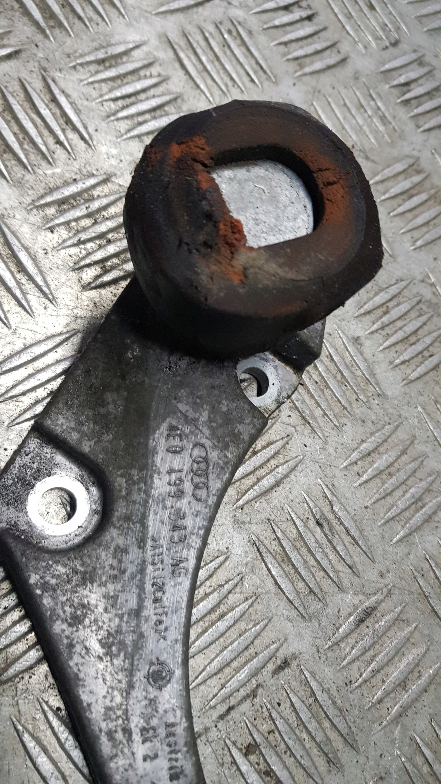 AUDI A8 D3 3.0 TDI holder bearing 4e0199343ag