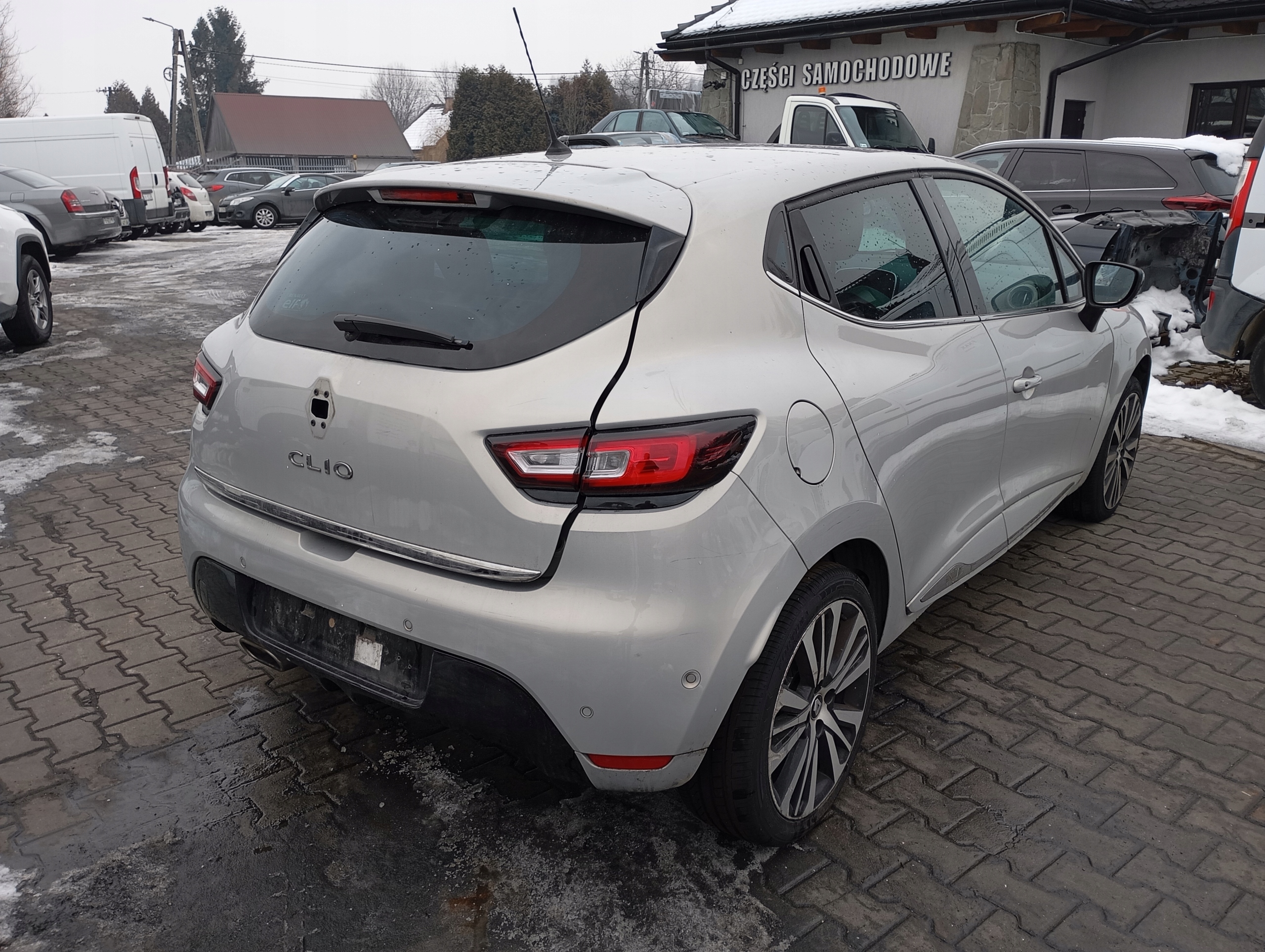RENAULT CLIO 4 IV BH TEKNV lökhárító far hátsó 6PDC 6xPDC INITIALE HB 5D