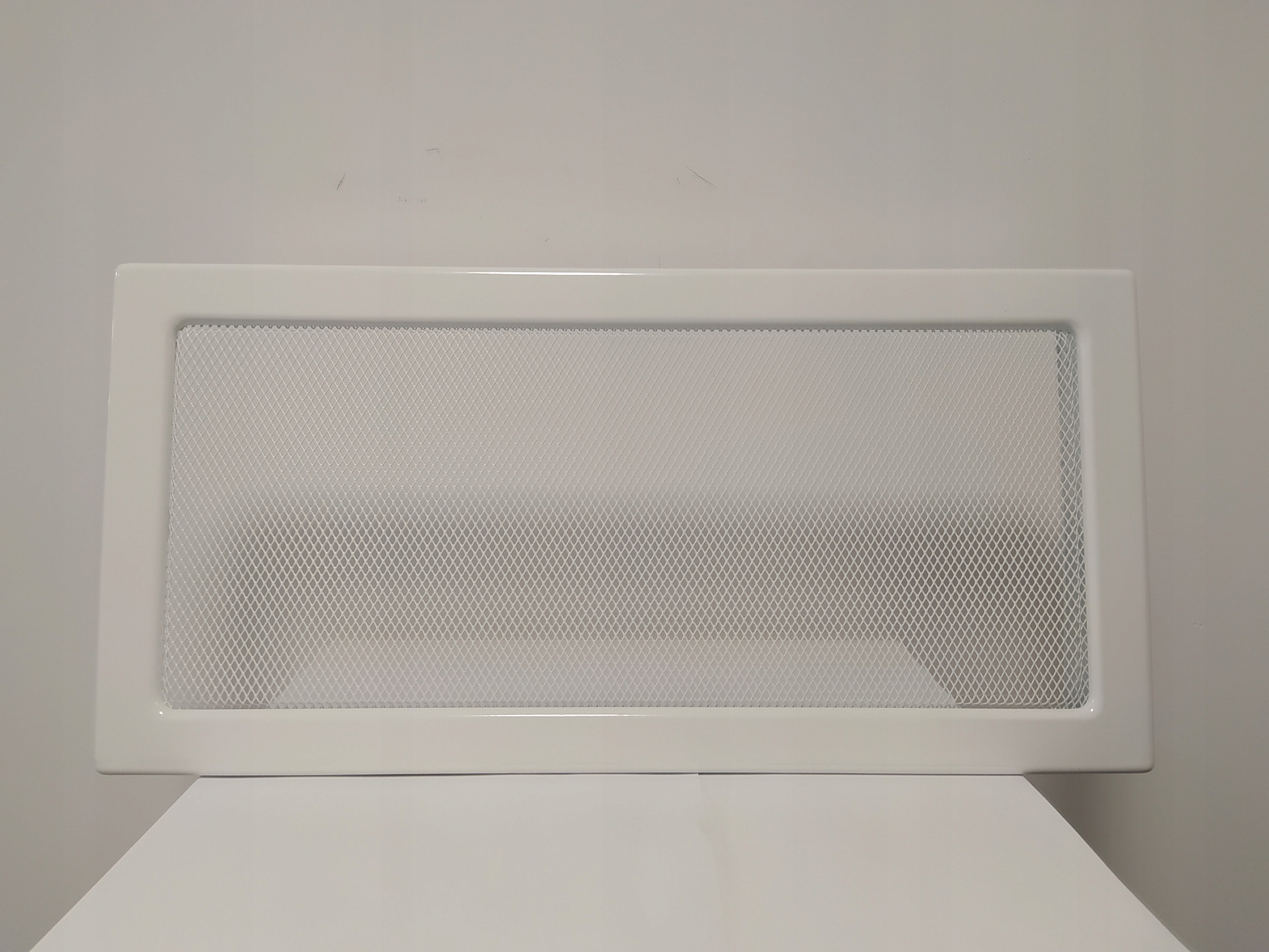 KRATKA KOMINKOWA WENTYLACYJNA 22x45 BIAŁA Kolor dominujący biały