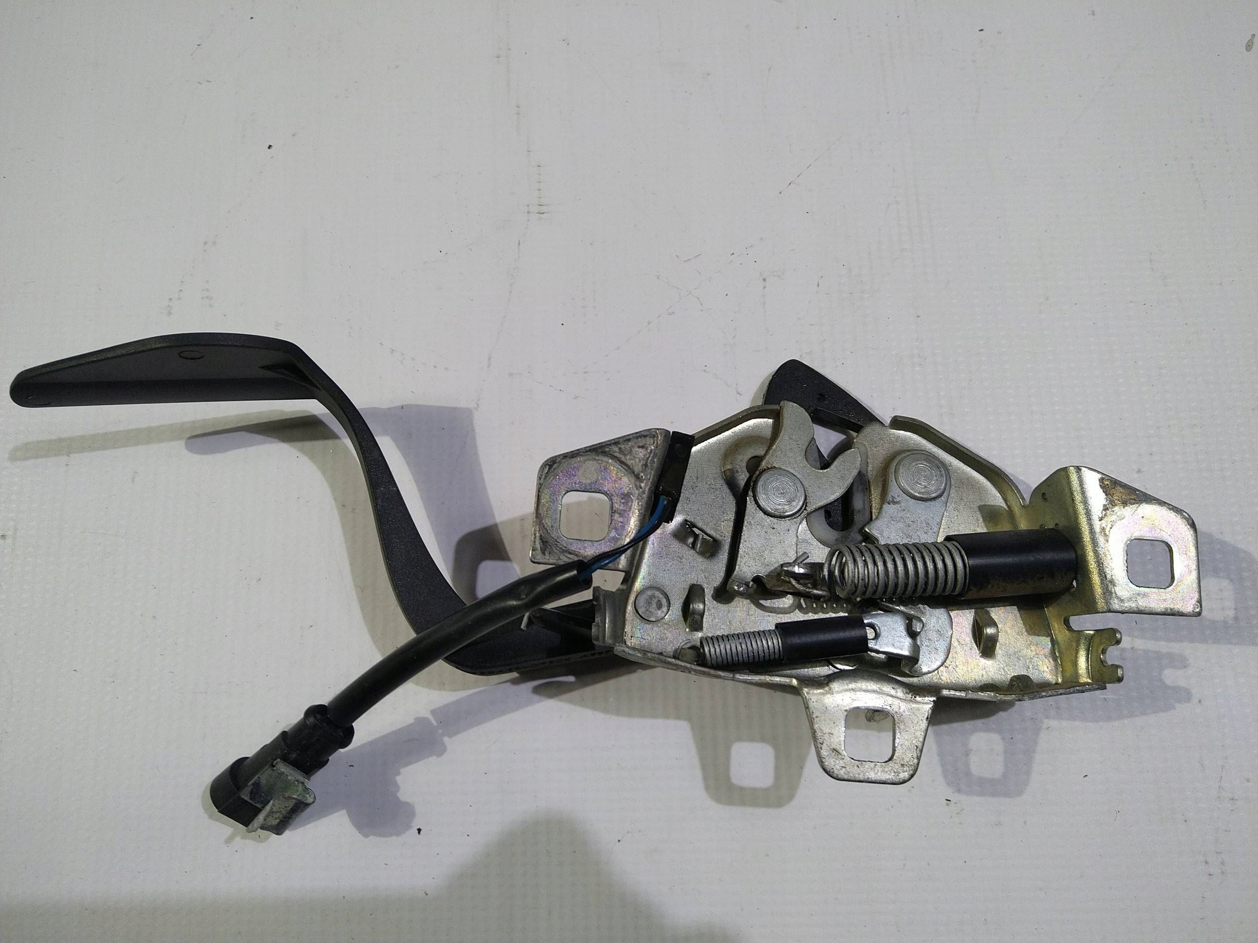 bonnet latch lock pokrywy front Maserati GranTurismo 2008