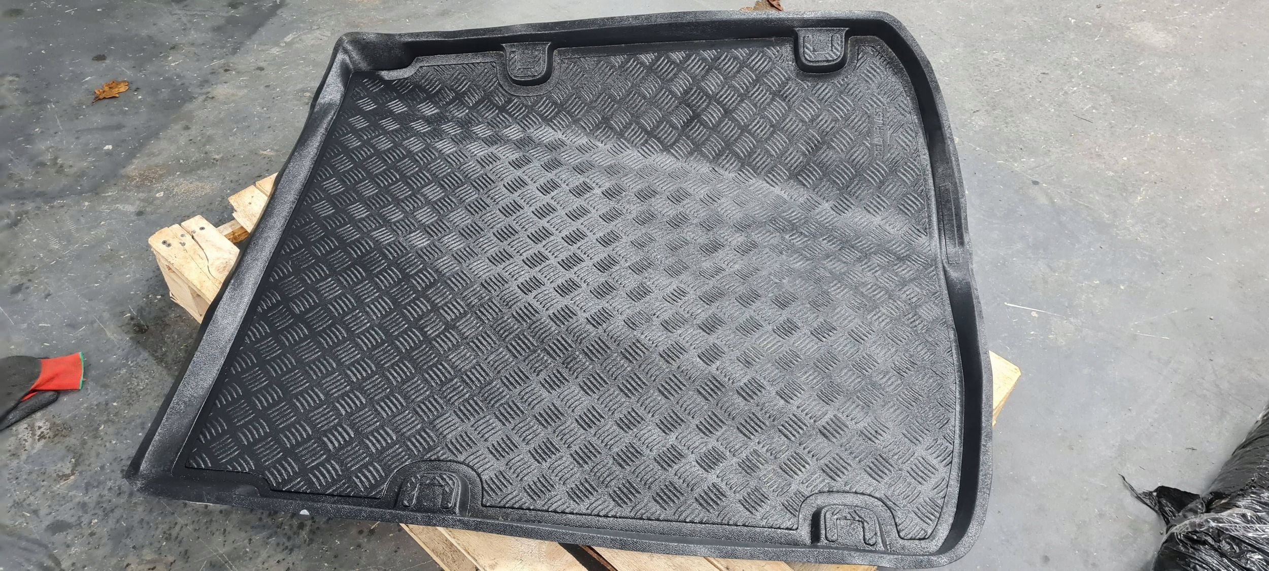 A6 C8 4K sedan boot mat rubber floor rear part replacement