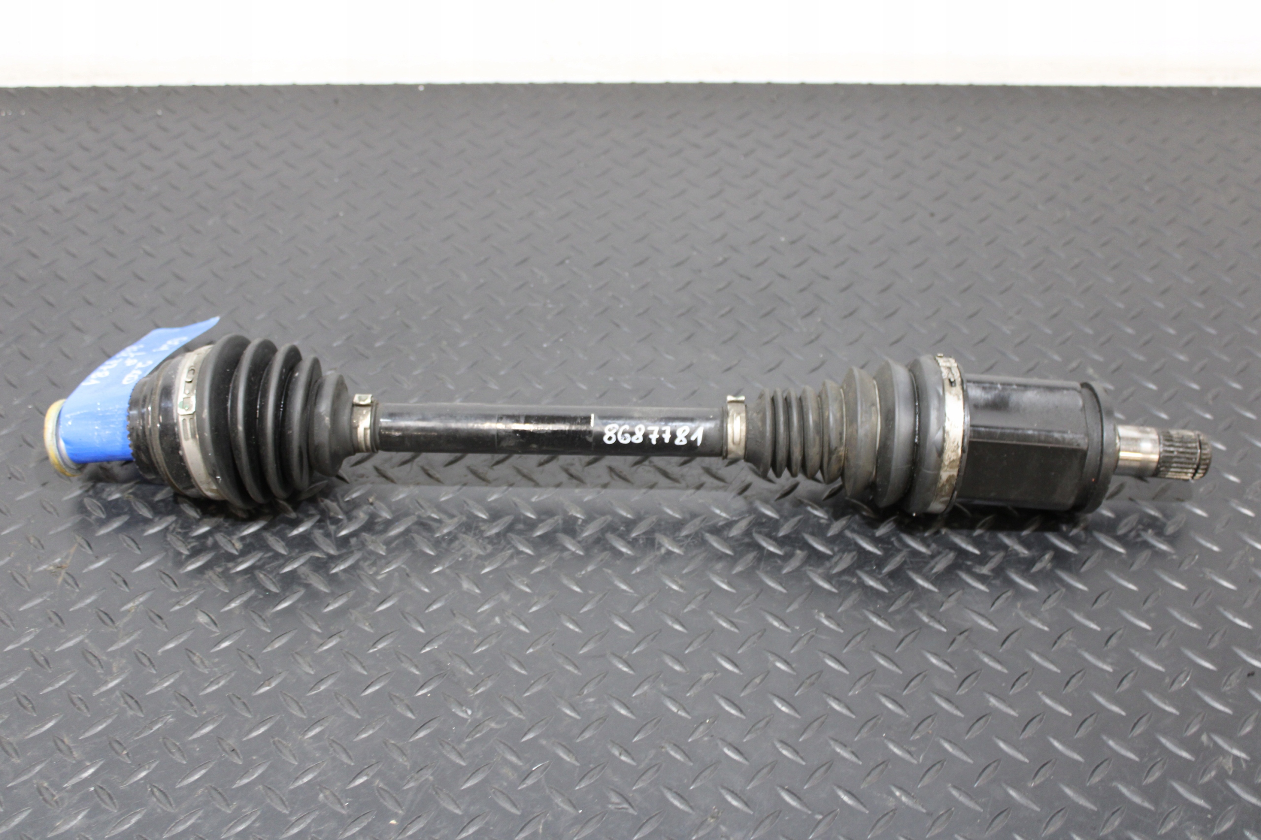 semi-axis semi-axis left front BMW X3 G01 8687781