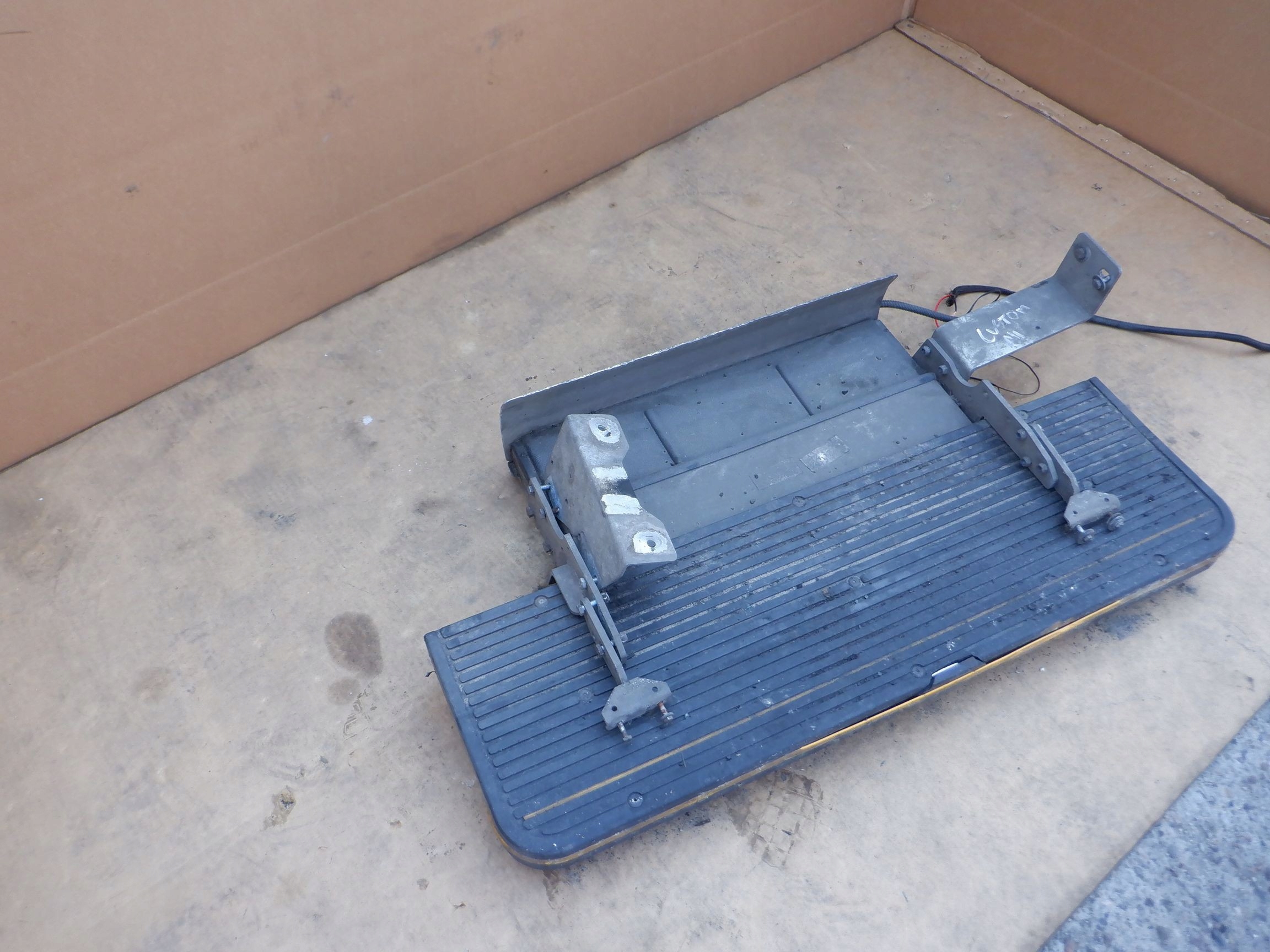 STOPIEN BOCZNY ELEKTRYCZNY FORD CUSTOM TOURNEO Part number T 1000
