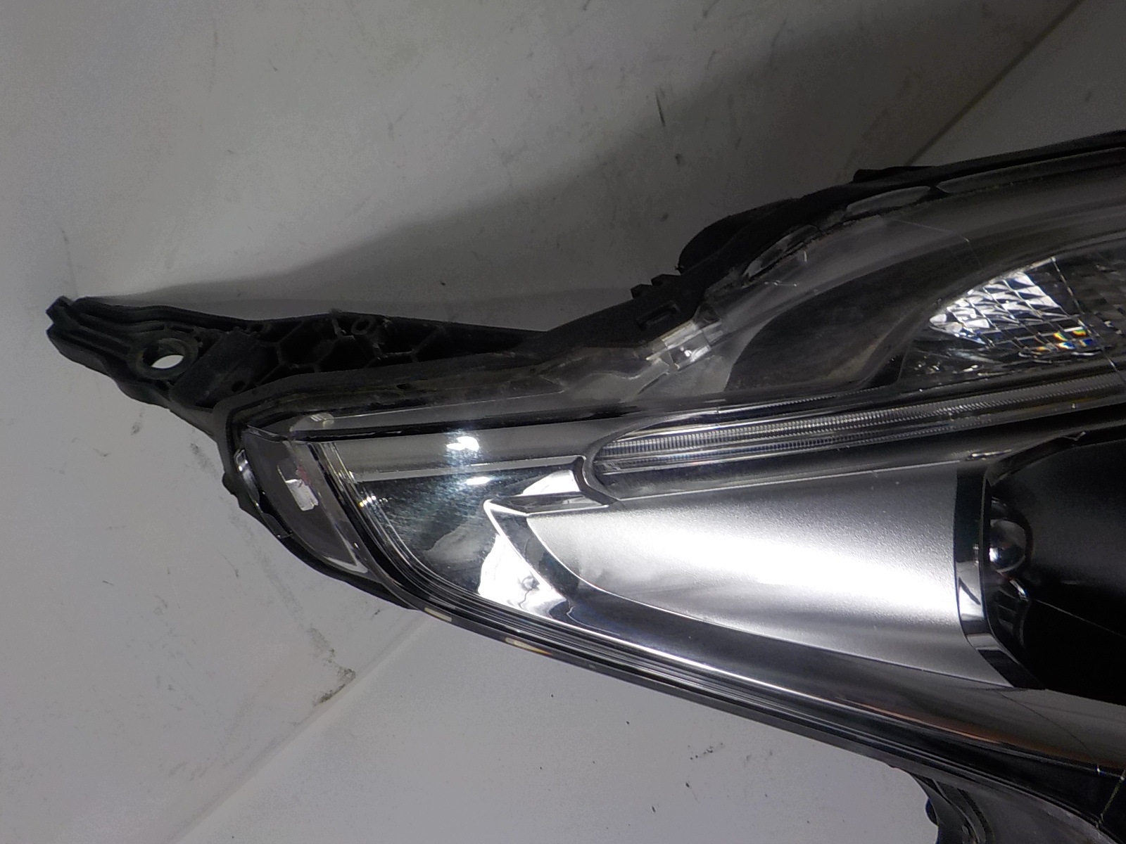 PEUGEOT 208 and LIFT light right front front UK 9822690280