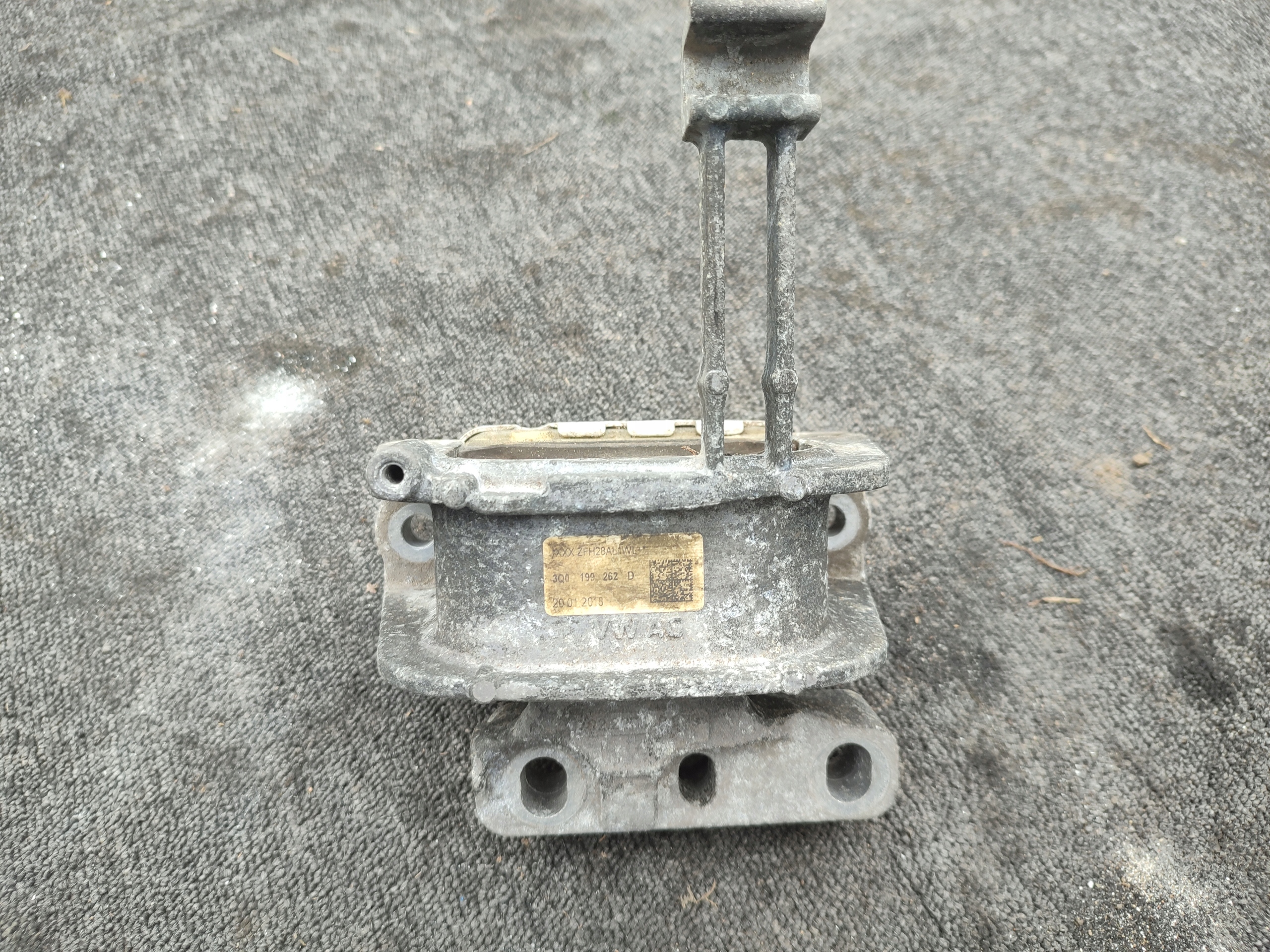 engine mount VOLKSWAGEN TIGUAN II 2015- 3Q0199262D