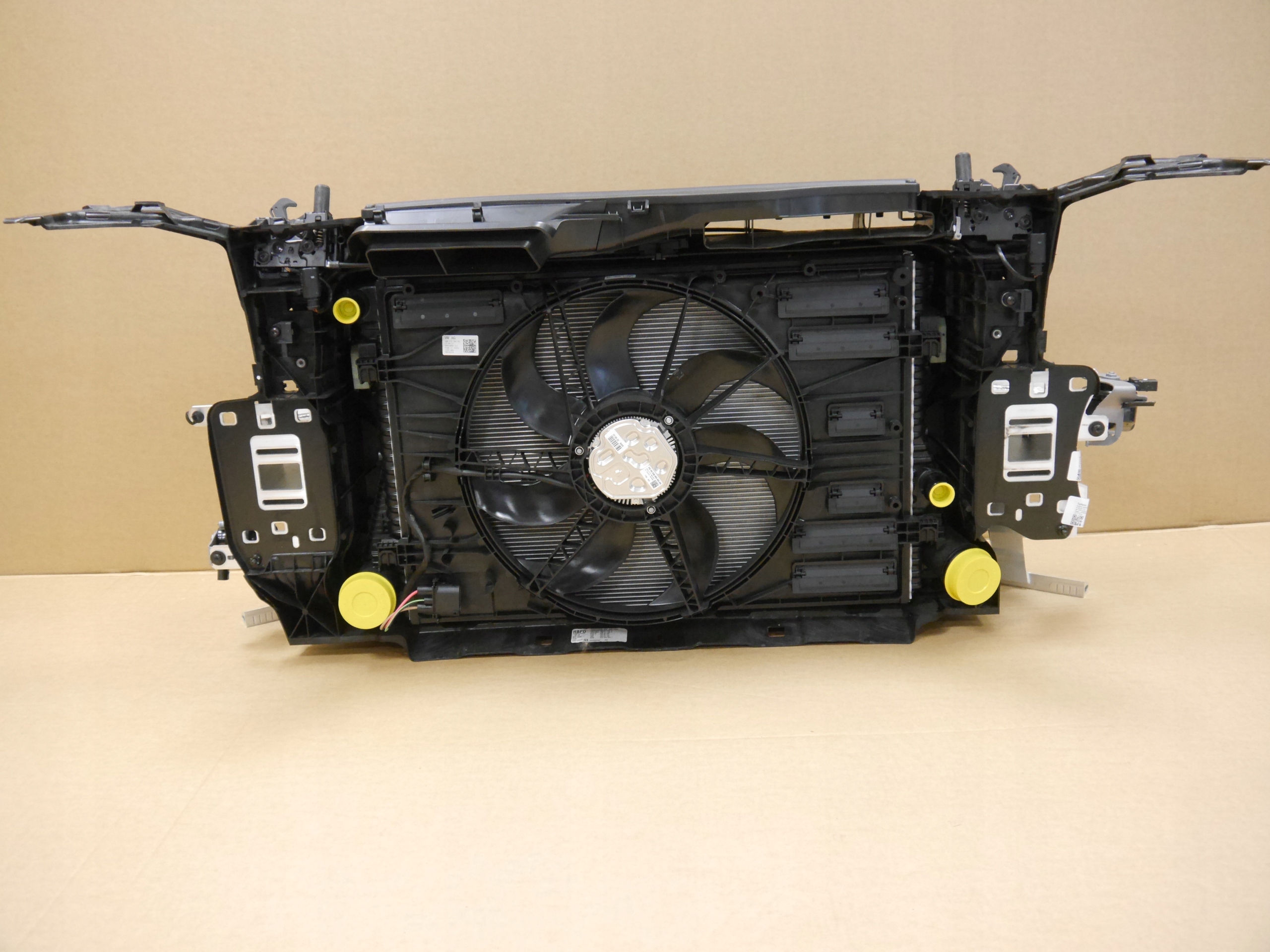 AUDI Q3 83A PAS PRZEDNI CHŁODNICE 40TFSI Producent części Audi OE