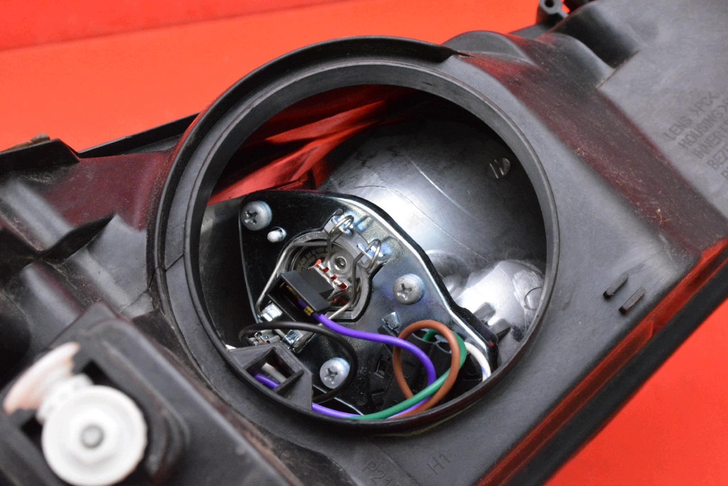 REFLEKTOR left light front EU PEUGEOT 308 1 and T7 07-11
