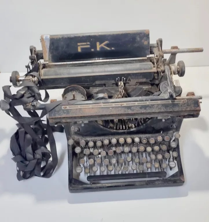 PRZEDWOJENNA MASZYNA DO PISANIA F.K.