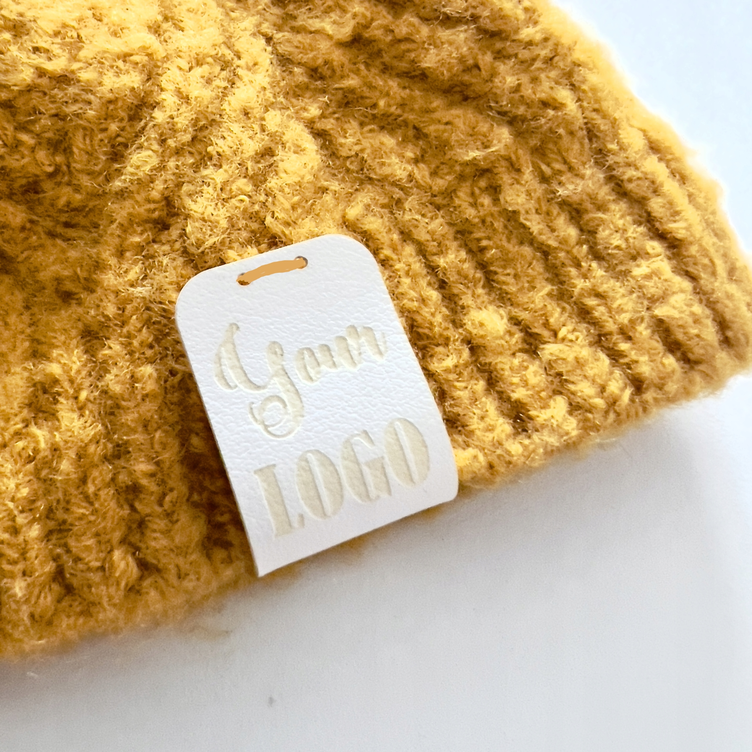 Etikety 2x6cm ekokůže s tvým logem/texturou 50 Ks.