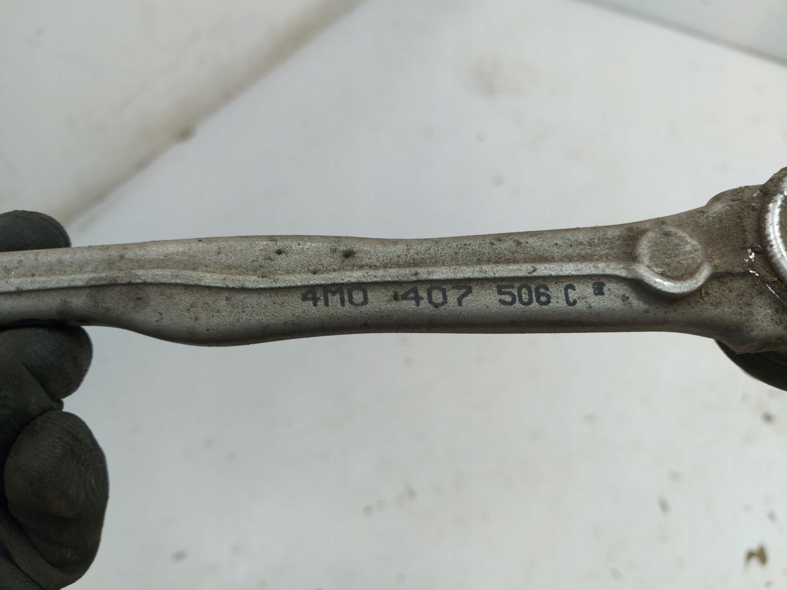 Audi A7 4K8 LIFT 45 TFSI arm front right upper 4M0407506C