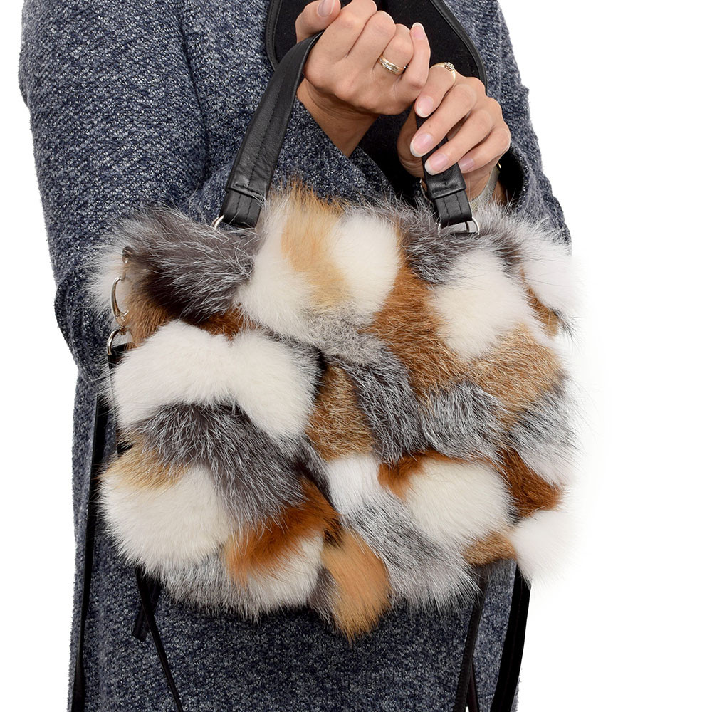 Futrzana torebka typu kuferek z futra lisa Cechy dodatkowe brak