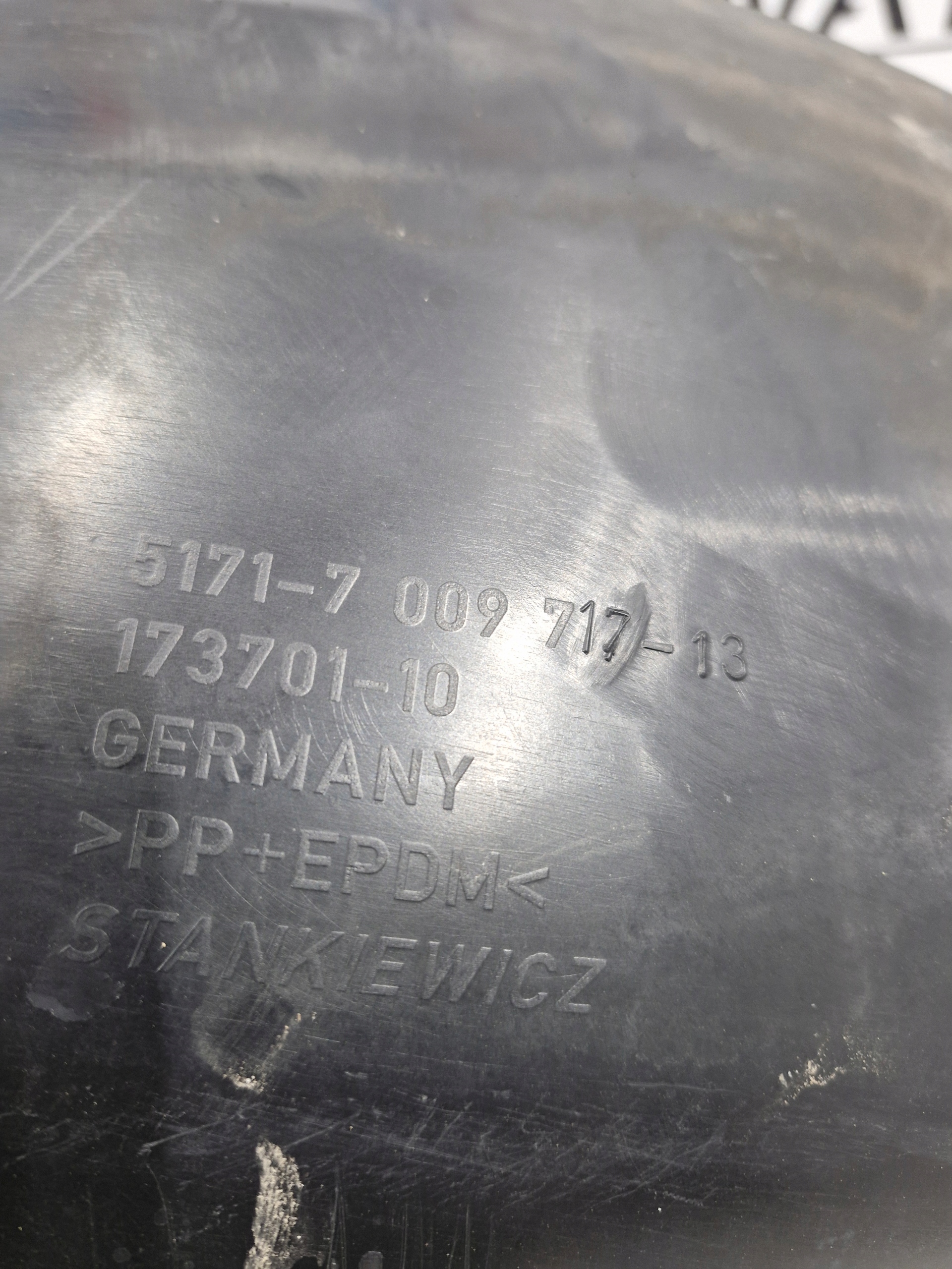 BMW 6 E63 E64 cover mudguard left rear. left rear part original 7009717