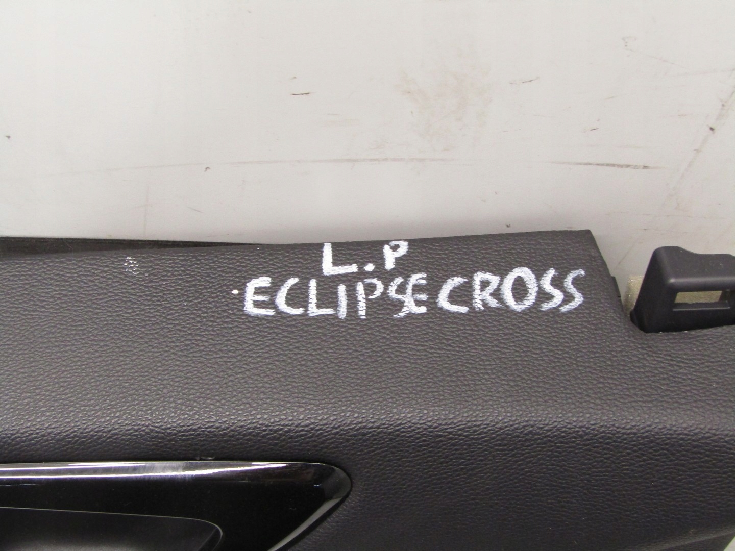 дверные карты передний левый mitsubishi ECLIPSE CROSS