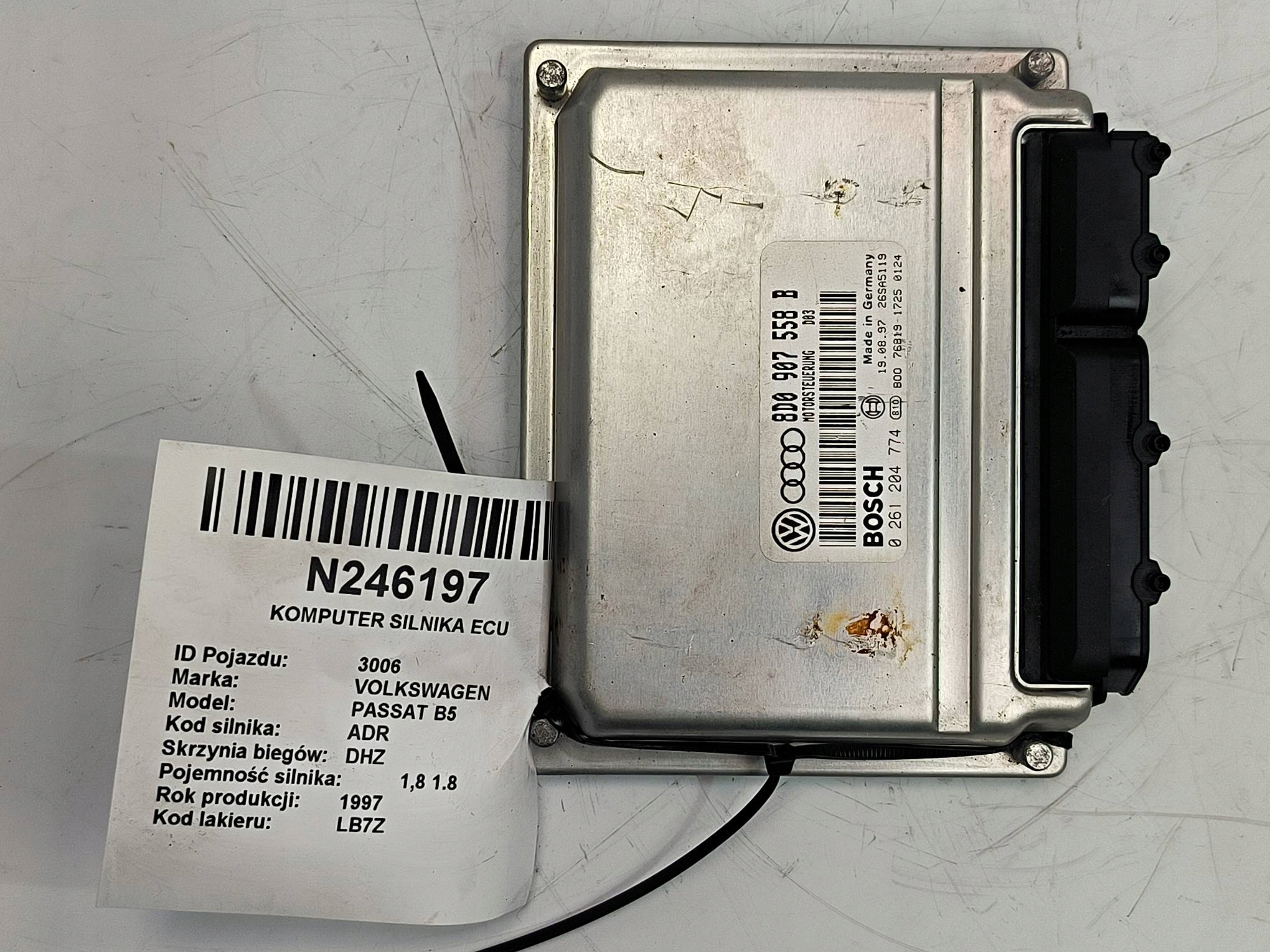 computer of the engine ECU 8D0907558B VOLKSWAGEN PASSAT B5
