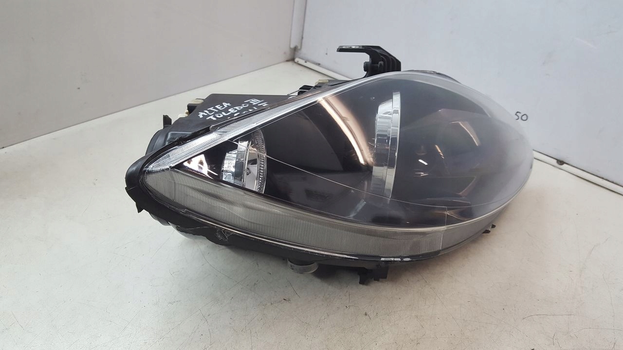 light front front right Seat Toledo III