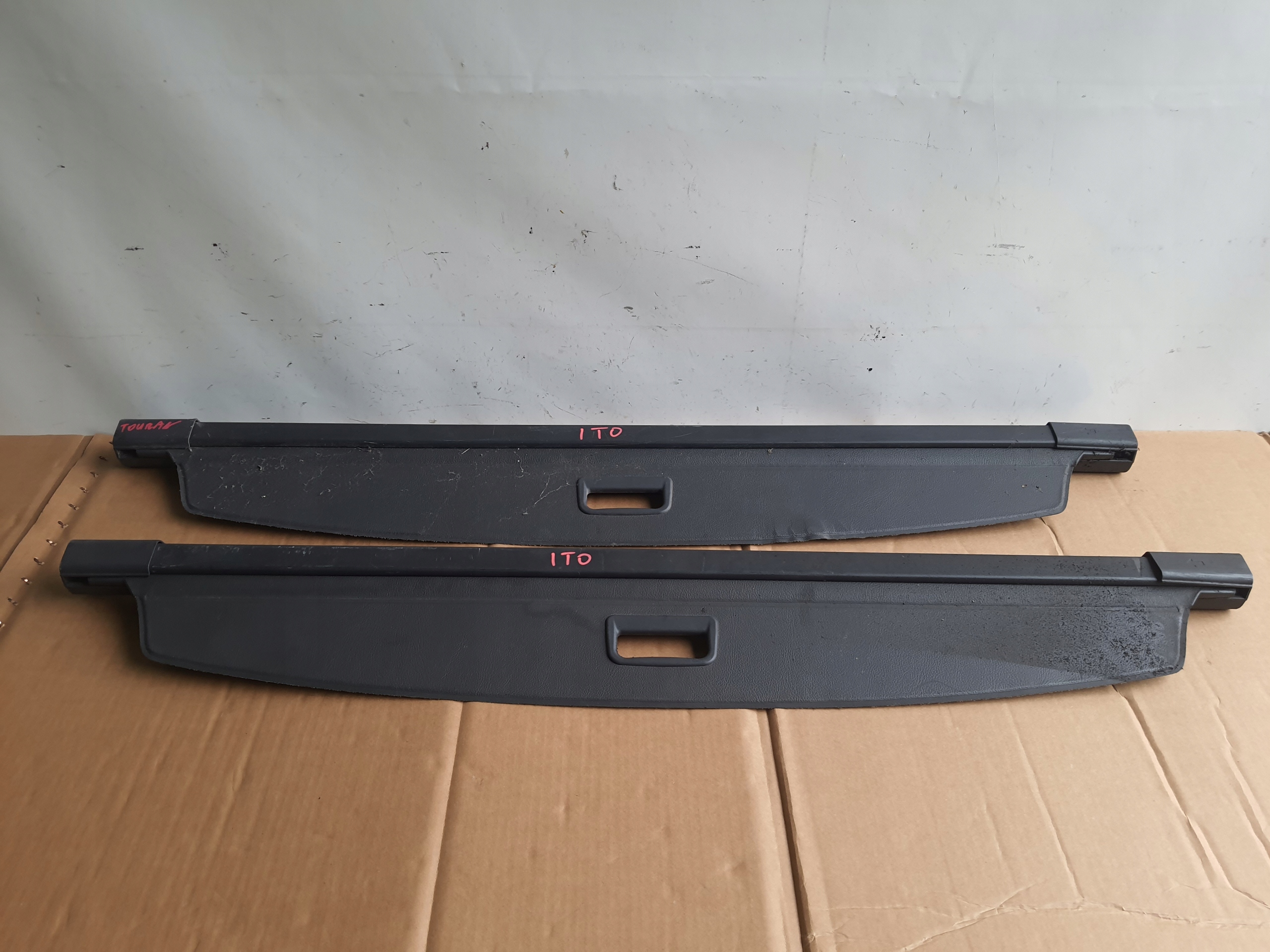 VOLKSWAGEN TOURAN 1T0 01-10 blinds boot