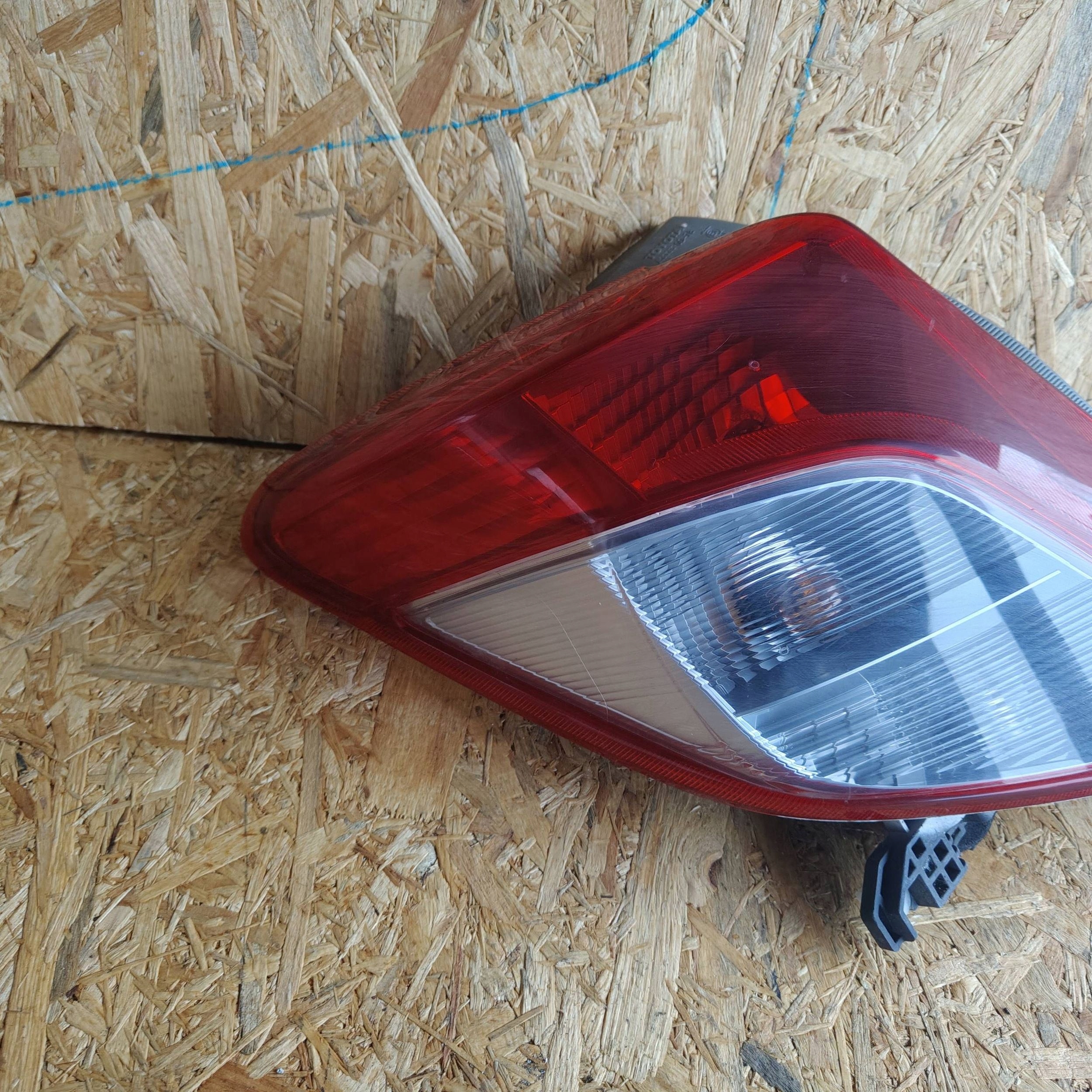 light rear rear part side left Toyota Yaris