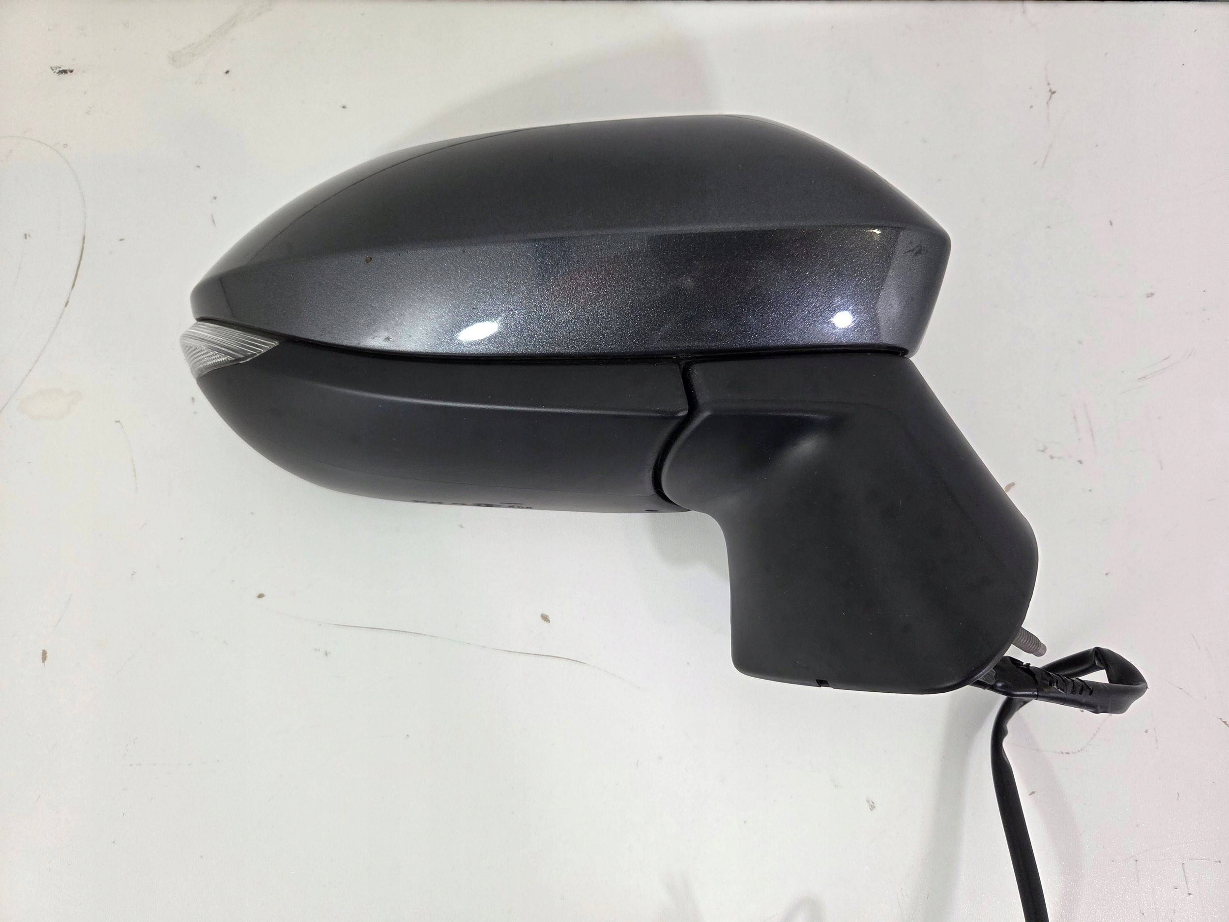 Toyota Corolla E21 mirror right 049749 8-PIN 1G3 (S226)