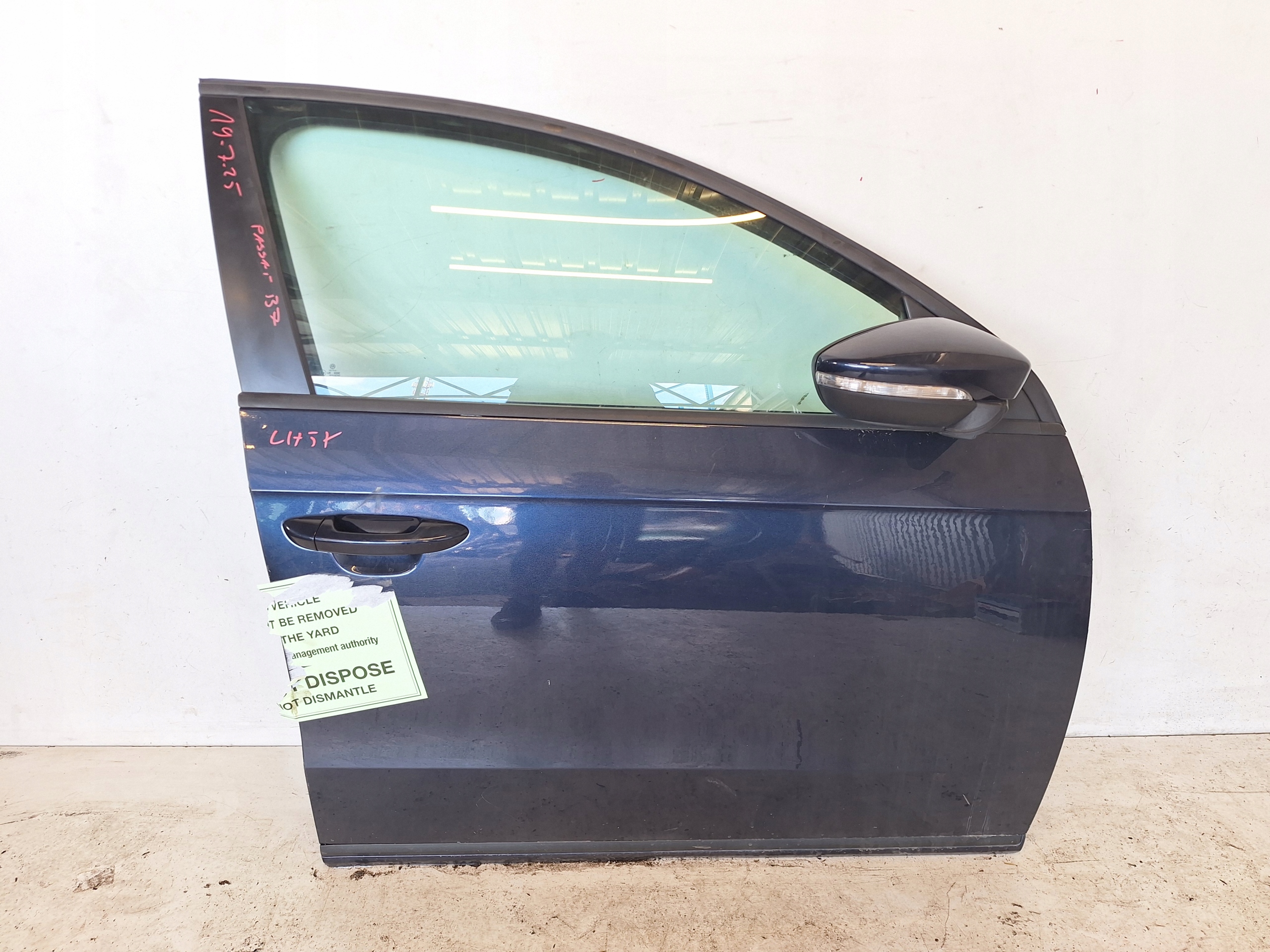 VOLKSWAGEN PASSAT B7 10-14 door right front KOMBI LH5X