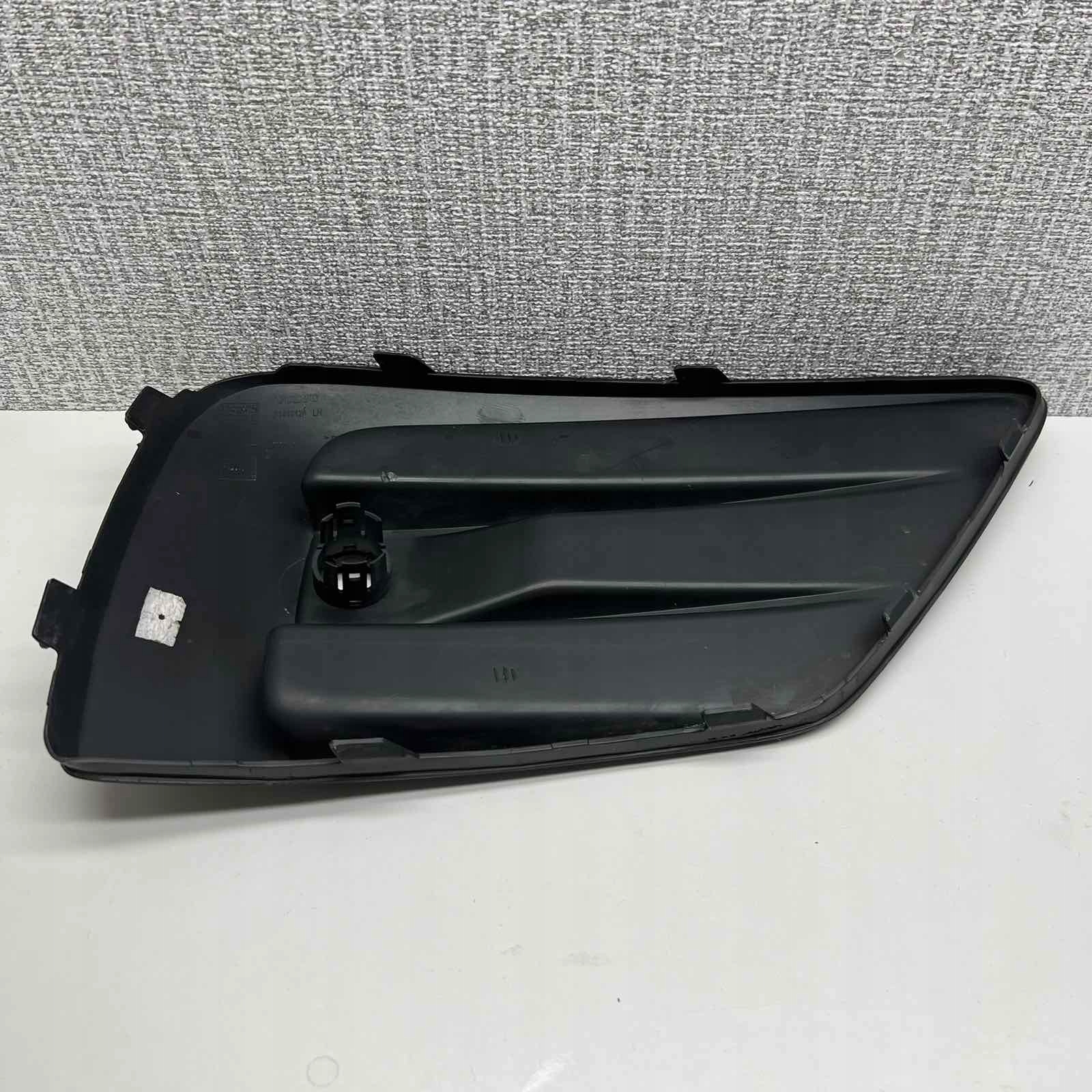 VOLVO XC60 17- R-design grid of a bumper left front 31449128