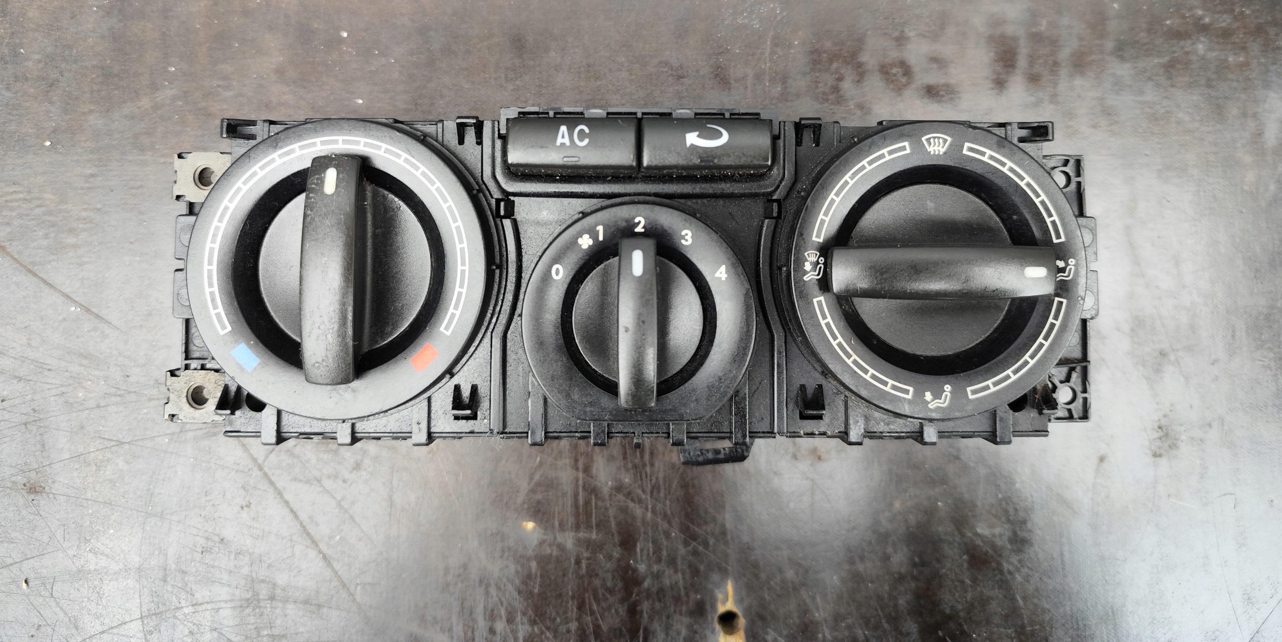 VW T5 COMANDI CLIMA Controllo BOCCHETTE 1.9 TDI 7H0820045R9B9