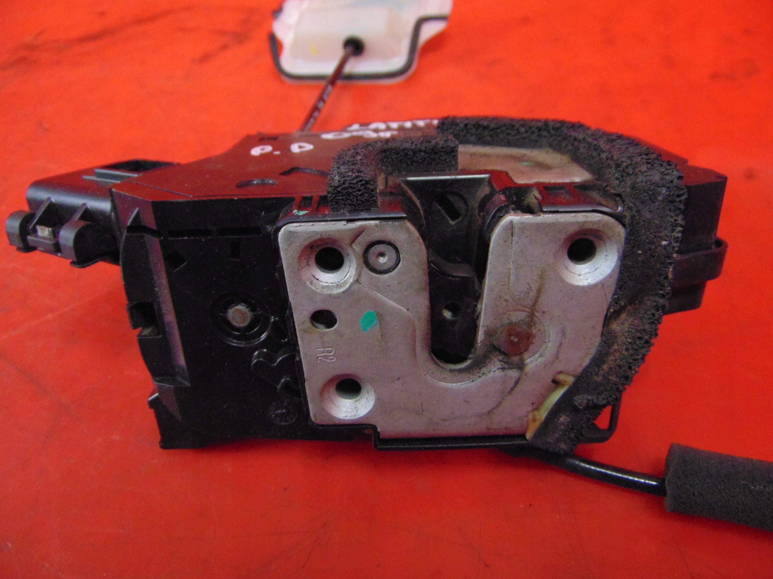 RENAULT LATITUDE 10- lock door right front EU